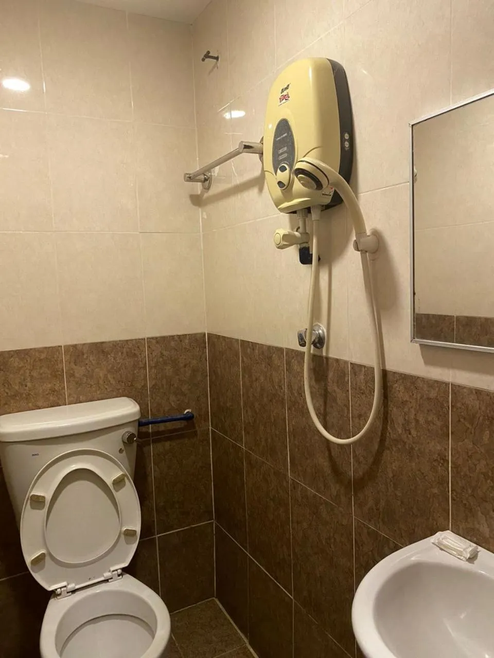 Shower in HOTEL SAHARA INN BATU CAVES