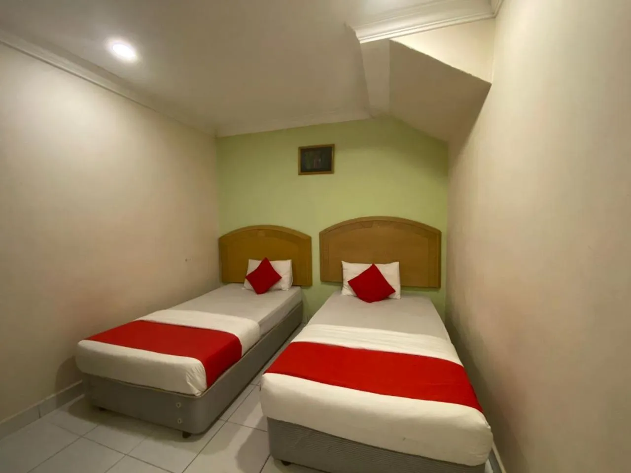 Bed in HOTEL SAHARA INN BATU CAVES