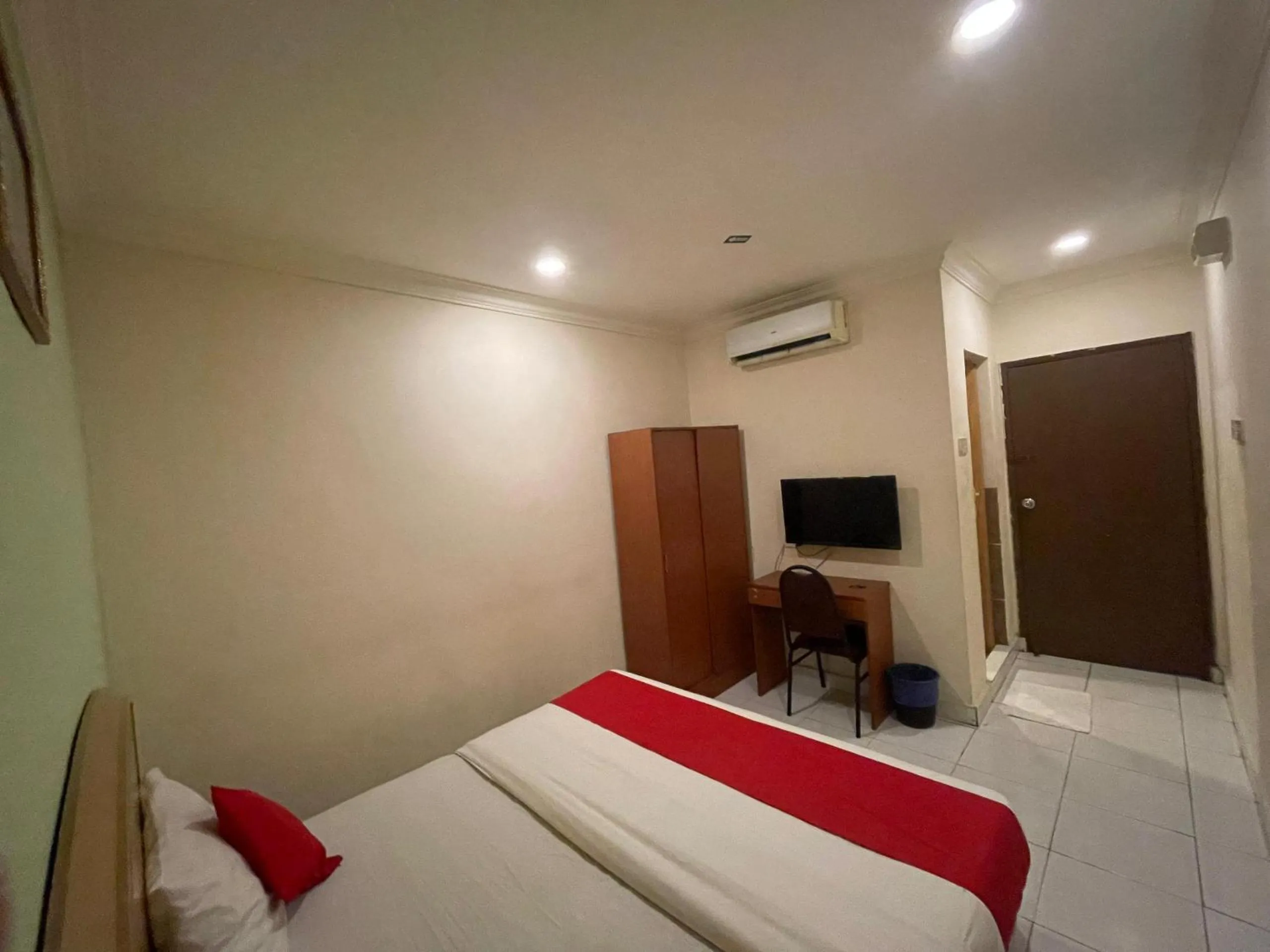 Photo of the whole room in HOTEL SAHARA INN BATU CAVES