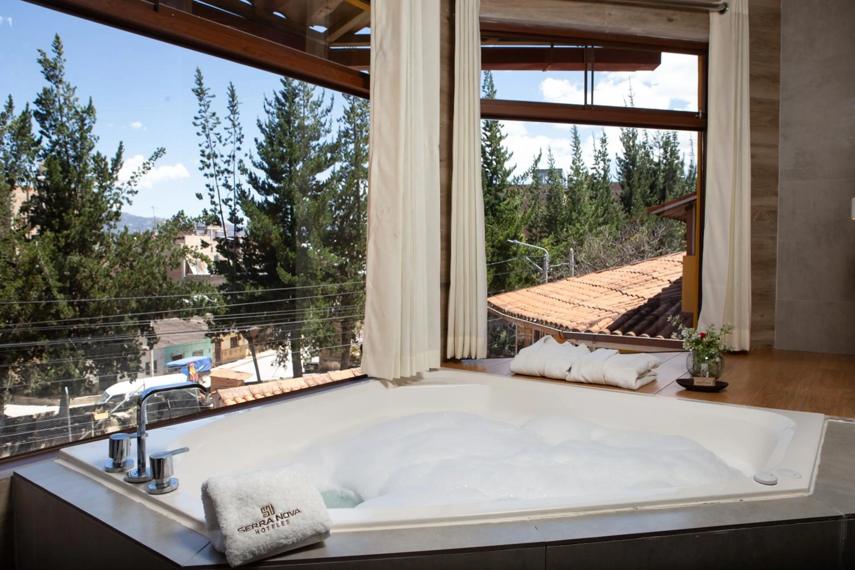 Hot Tub in Hotel Serra Nova