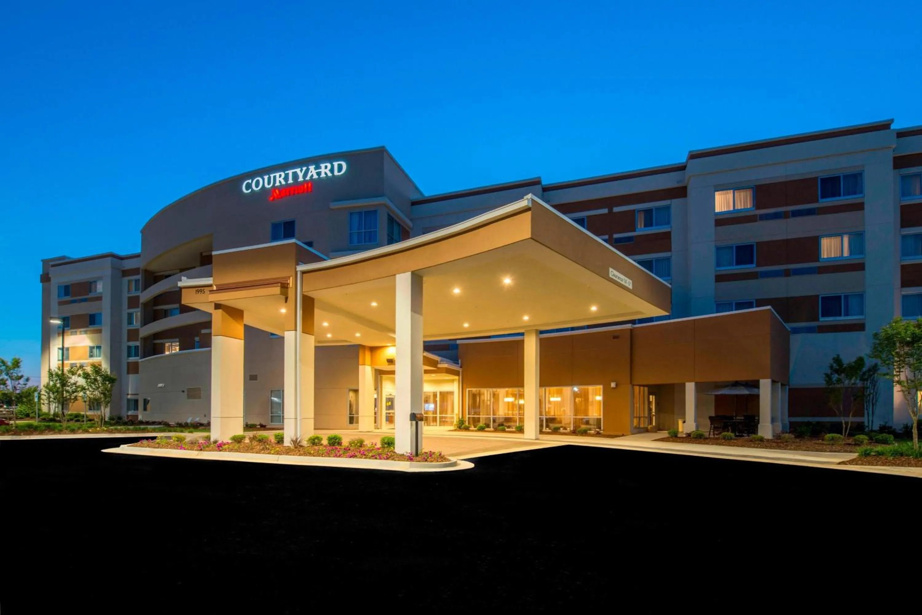 Property building in Courtyard by Marriott Columbus