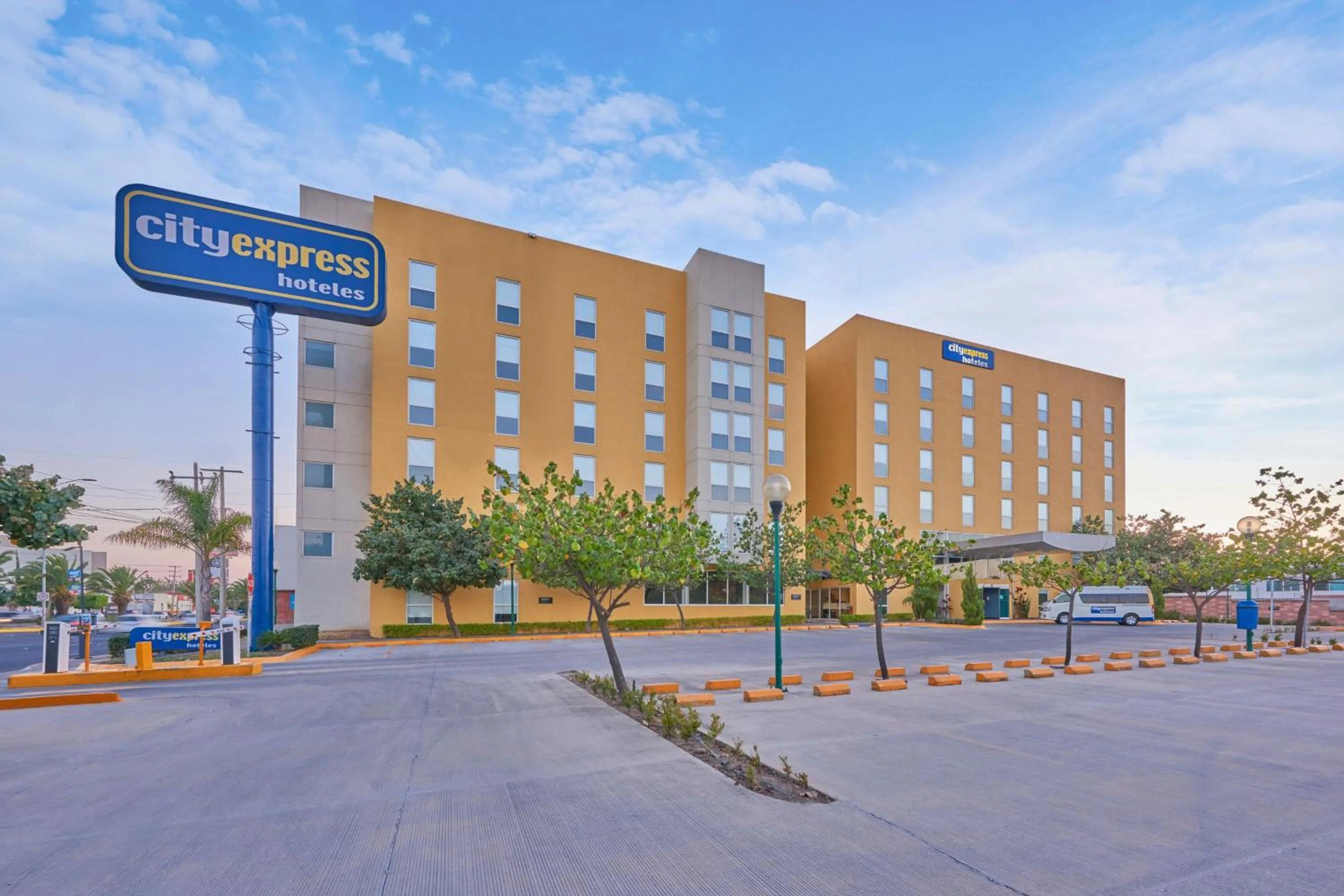 Property building in City Express by Marriott Irapuato Norte