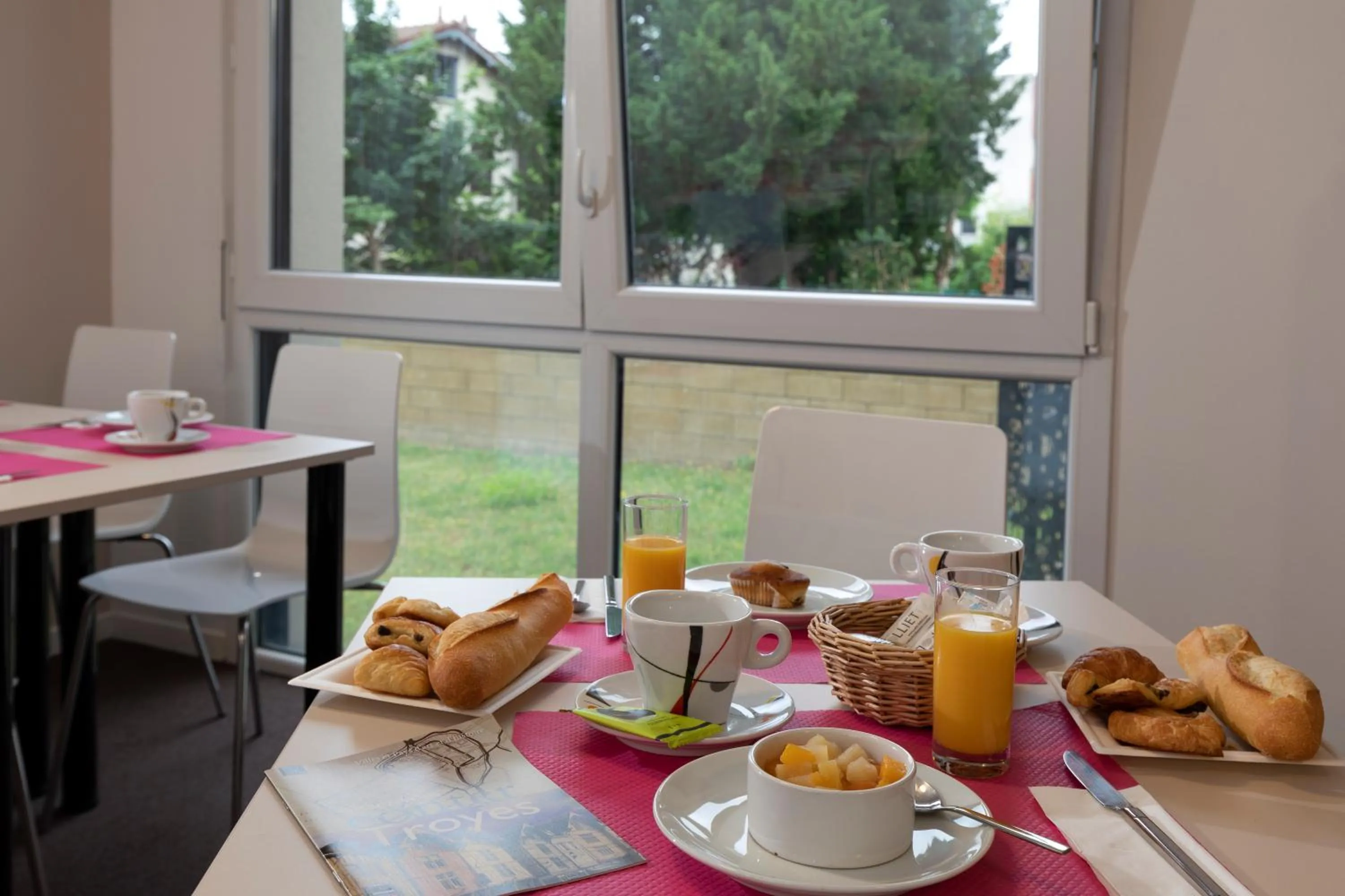 Breakfast in Kosy Appart'hotels Troyes City & Park