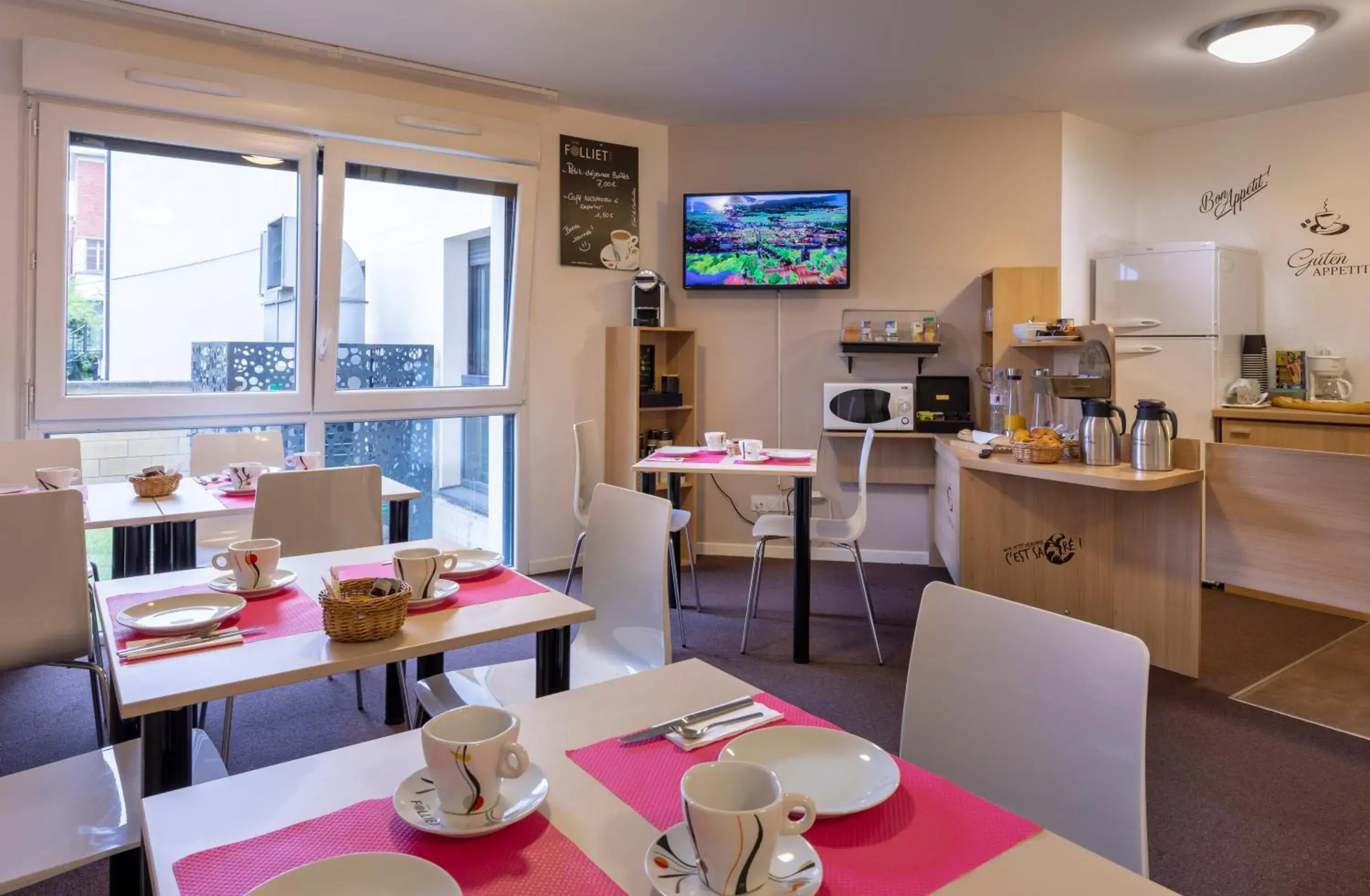 Breakfast in Kosy Appart'hotels Troyes City & Park Breakfast in Kosy Appart'hotels Troyes City & Park