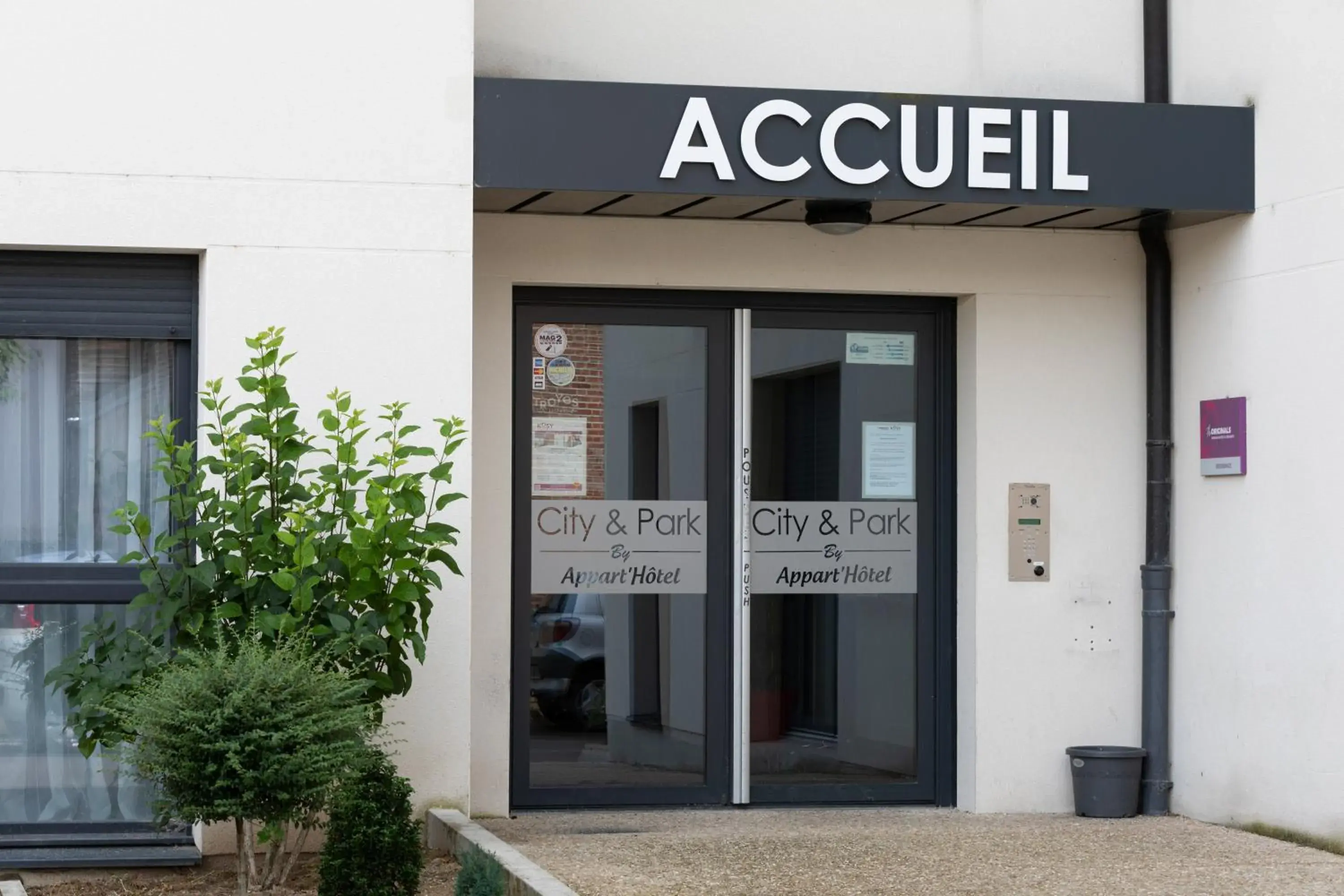 Property building in Kosy Appart'hotels Troyes City & Park Property building in Kosy Appart'hotels Troyes City & Park