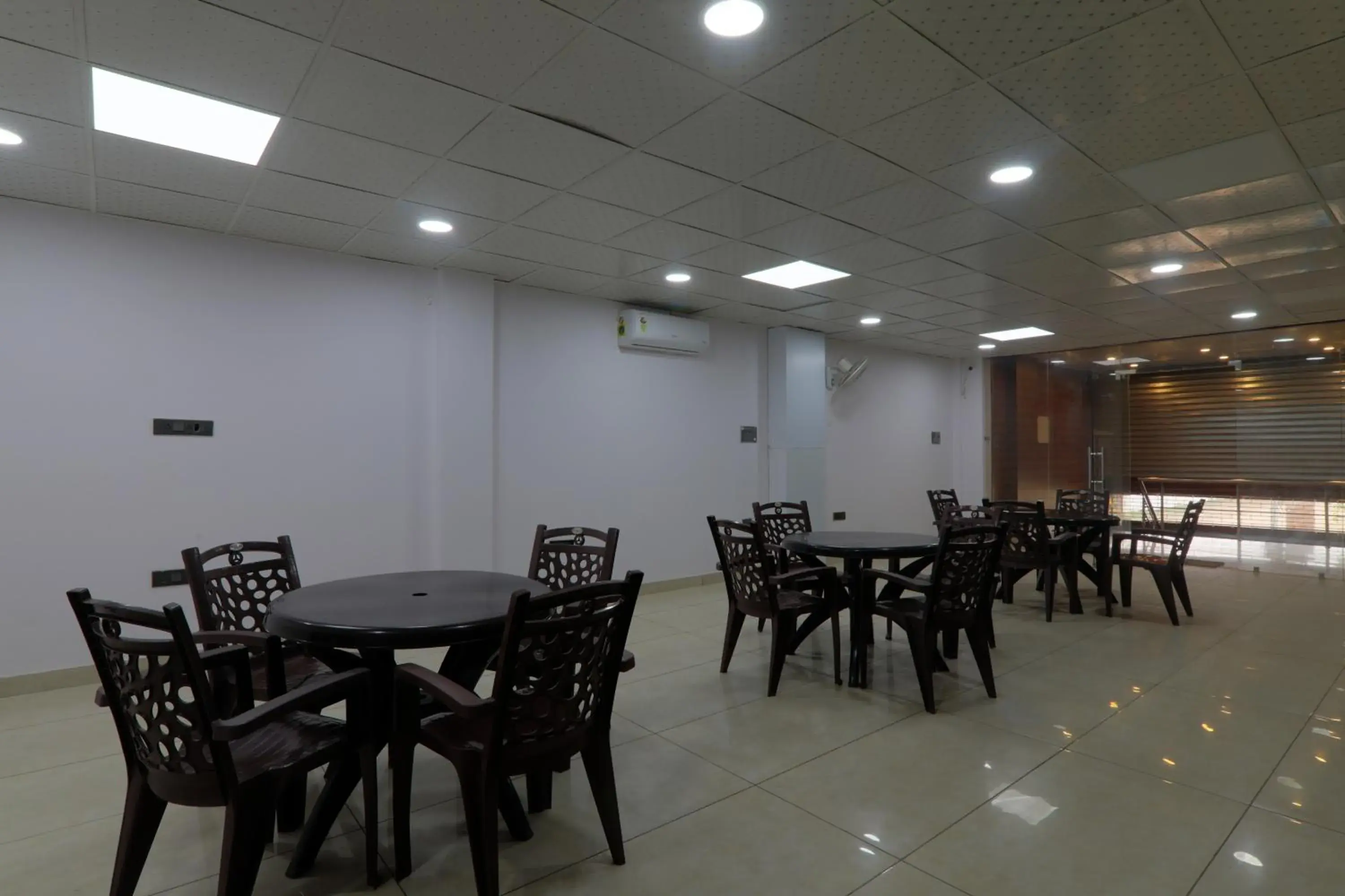 Restaurant/places to eat in Shri Tirupati Residency Restaurant/places to eat in Shri Tirupati Residency