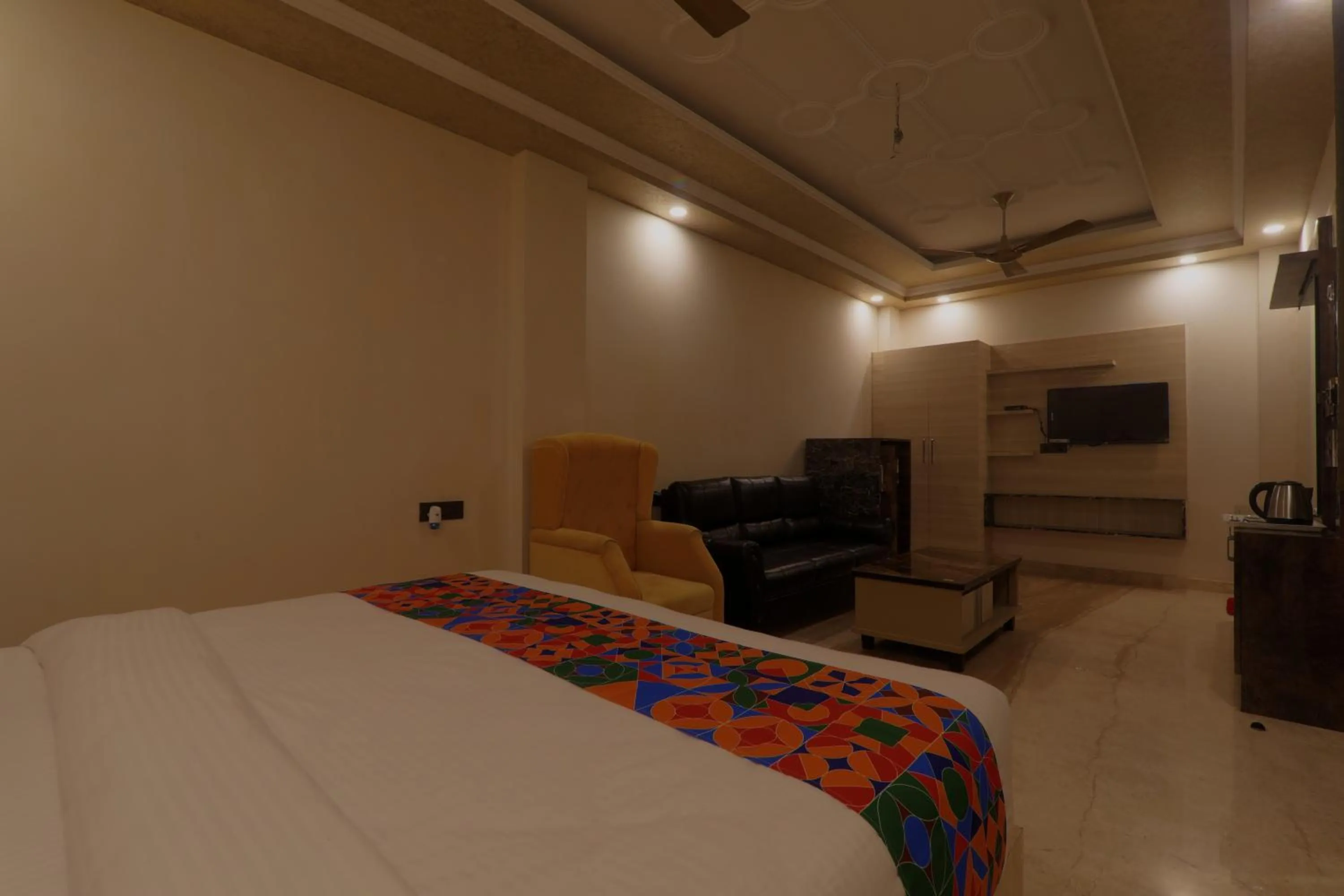 Bed in Shri Tirupati Residency