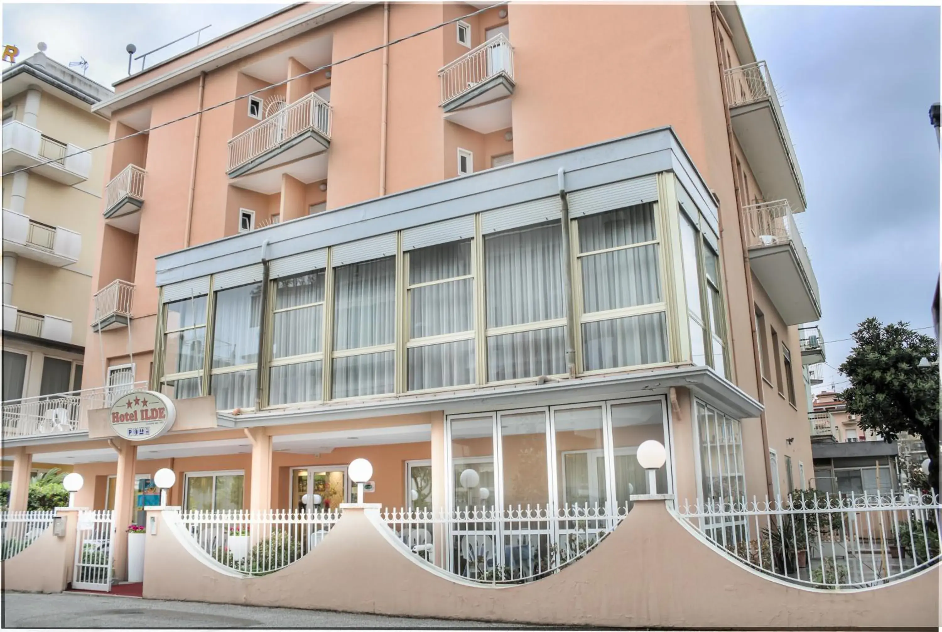 Property building in Hotel Ilde Property building in Hotel Ilde