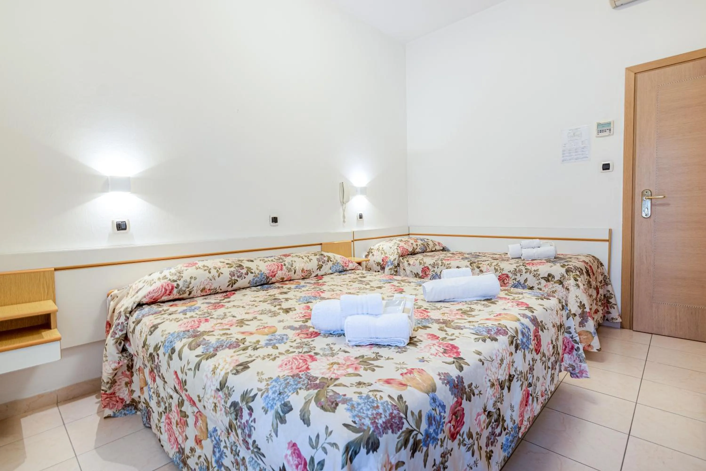 Photo of the whole room, Bed in Hotel Ilde