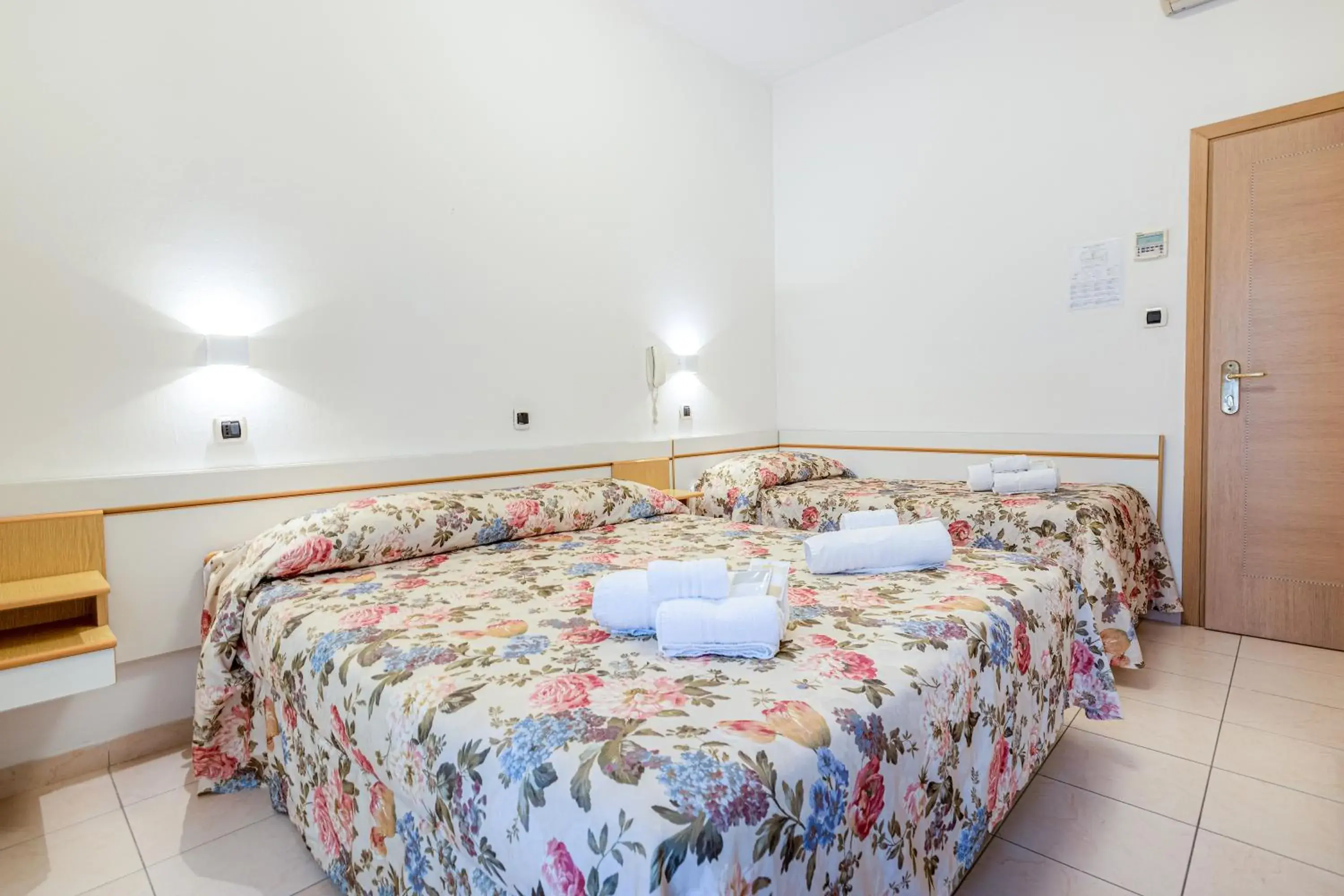 Photo of the whole room, Bed in Hotel Ilde Photo of the whole room, Bed in Hotel Ilde