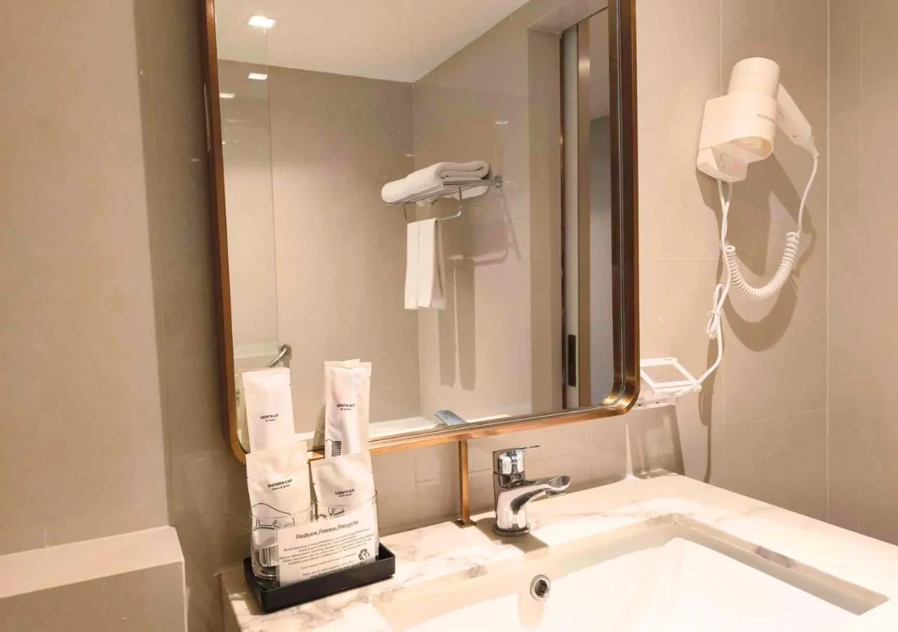 Toilet in Away Bangkok Riverside Kene