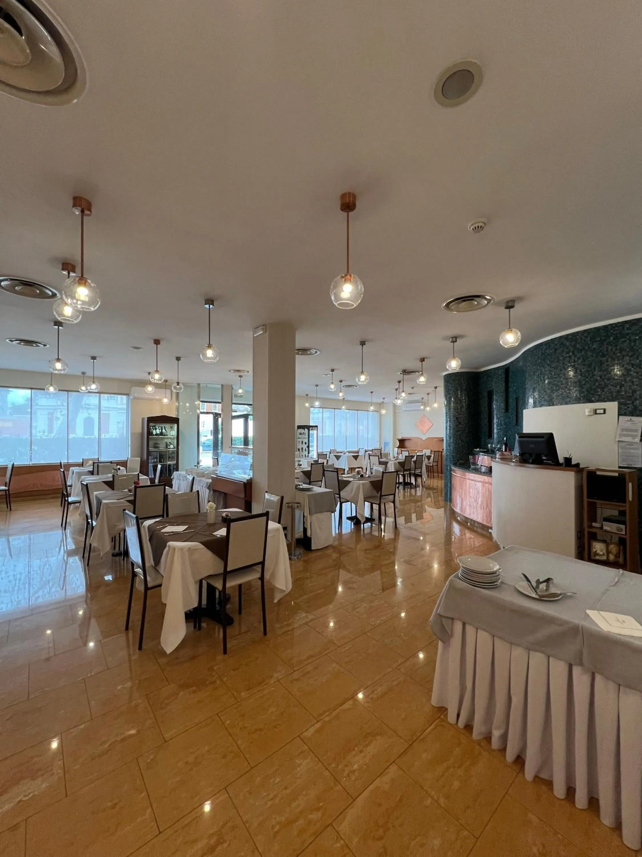 Restaurant/places to eat in Millennium Gold Hotel