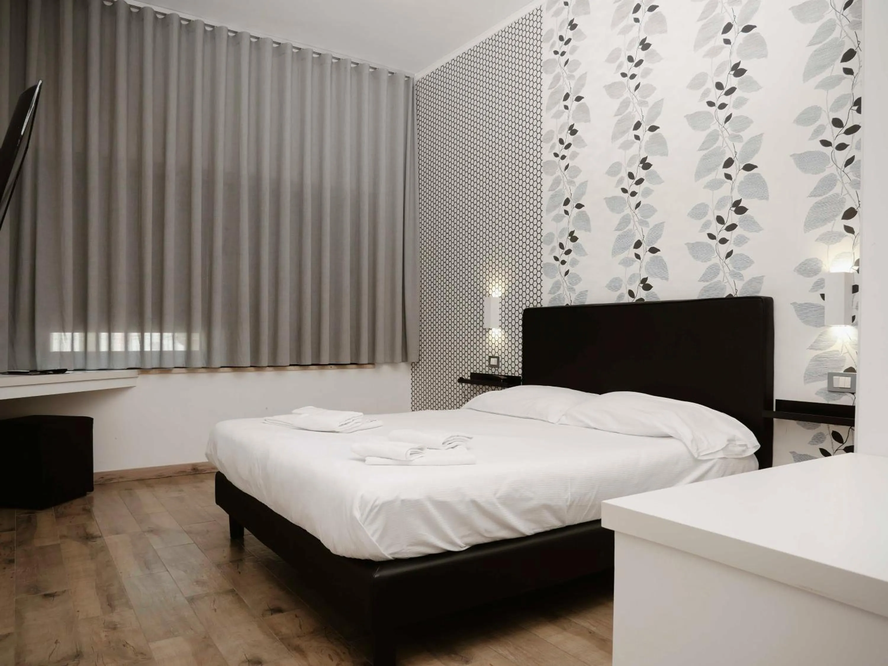 Bedroom, Bed in Millennium Gold Hotel