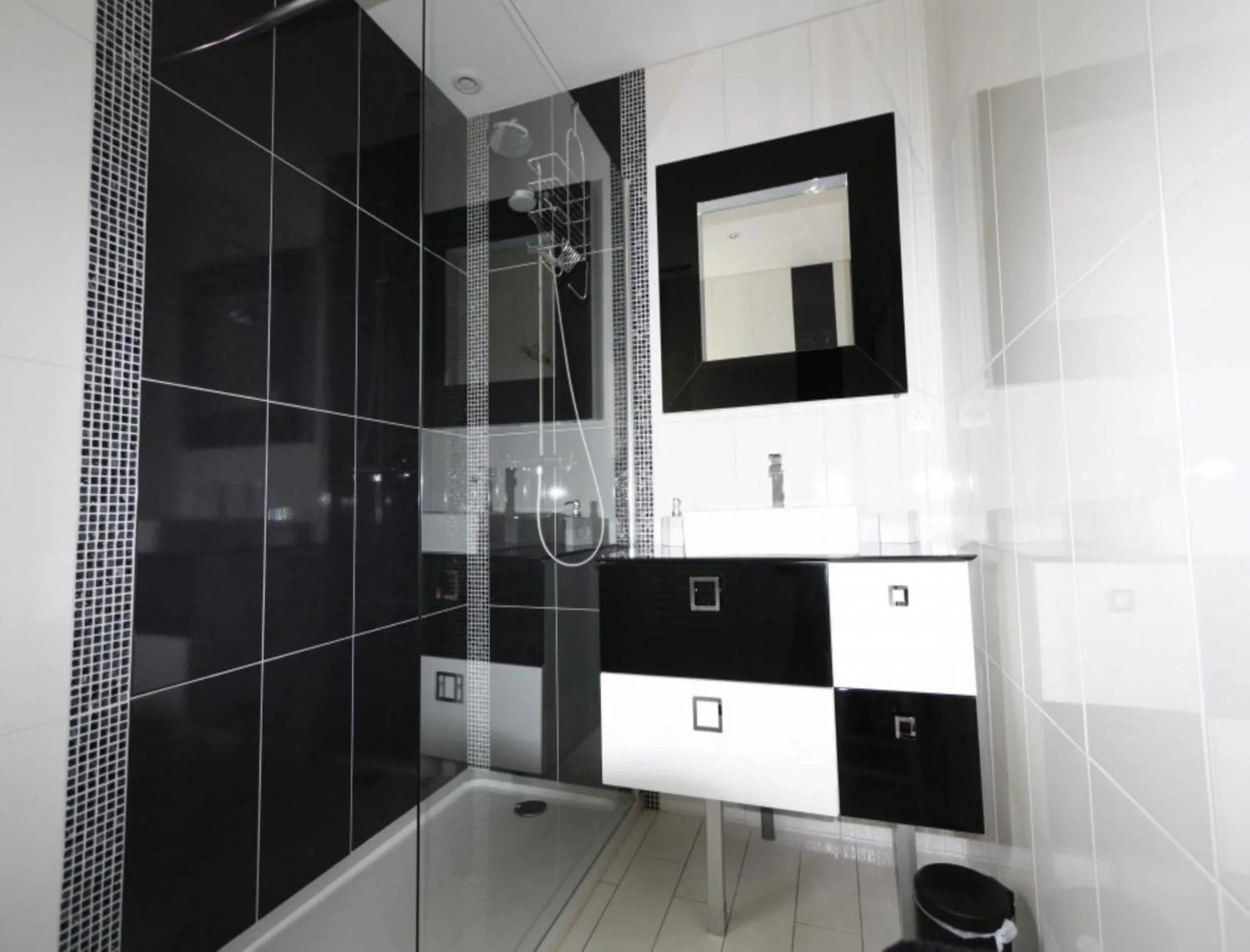 Shower in La Haute Muraille