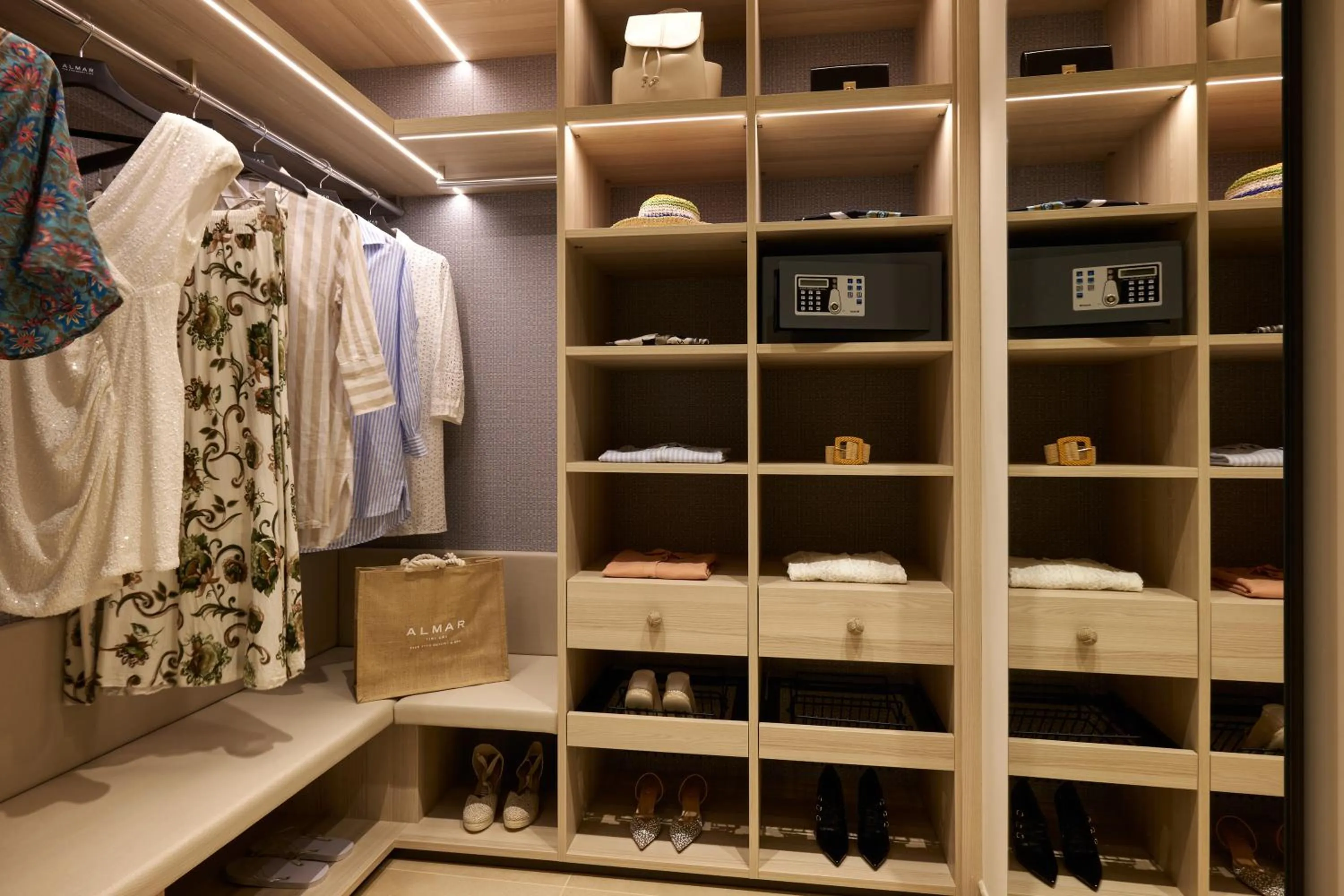 wardrobe in Almar Timi Ama Villasimius