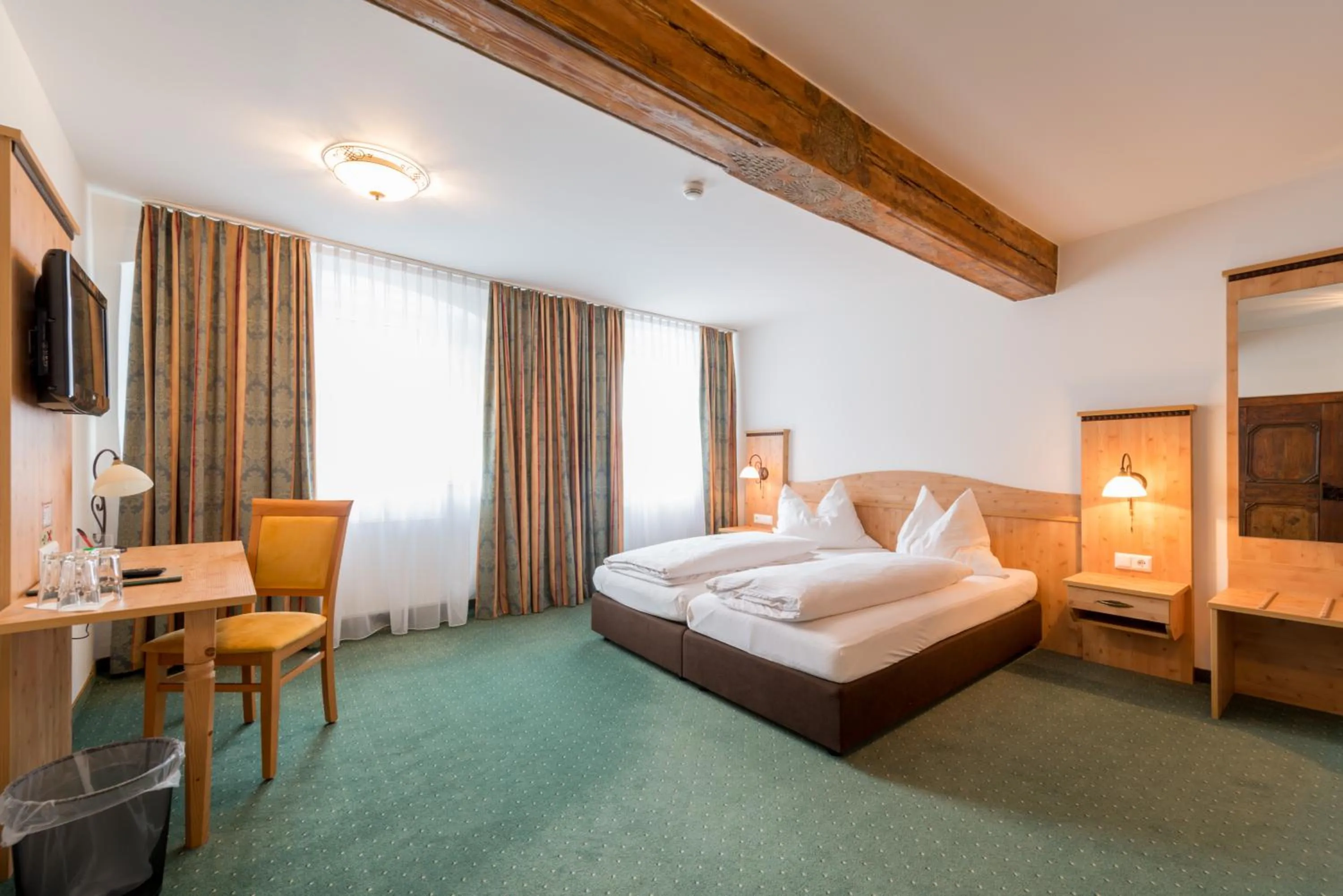 Photo of the whole room, Bed in Kirchenwirt Irrsdorf Familie Schinwald