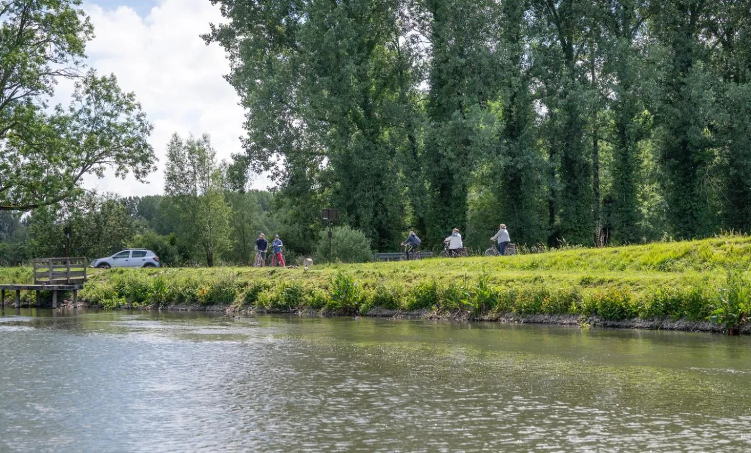 Activities in Sealov- Nuit sur un bateau à quai, halte bucolique entre Pont-Remy et Abbeville