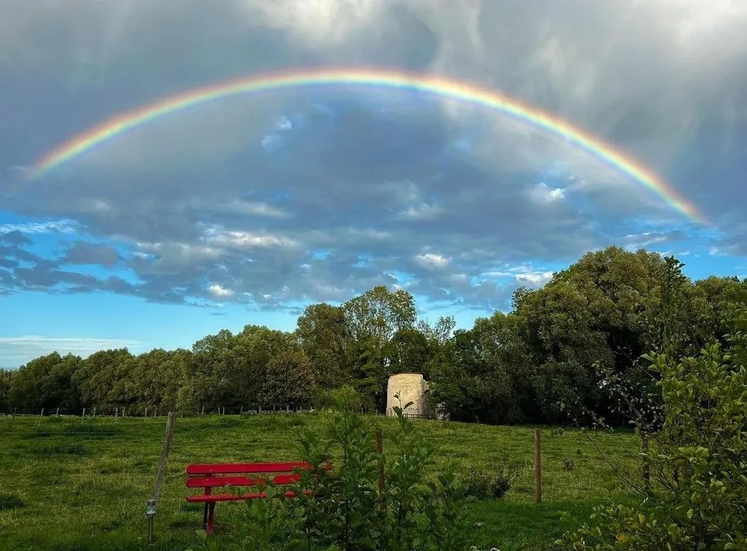 Neighbourhood in Sealov- Nuit sur un bateau à quai, halte bucolique entre Pont-Remy et Abbeville