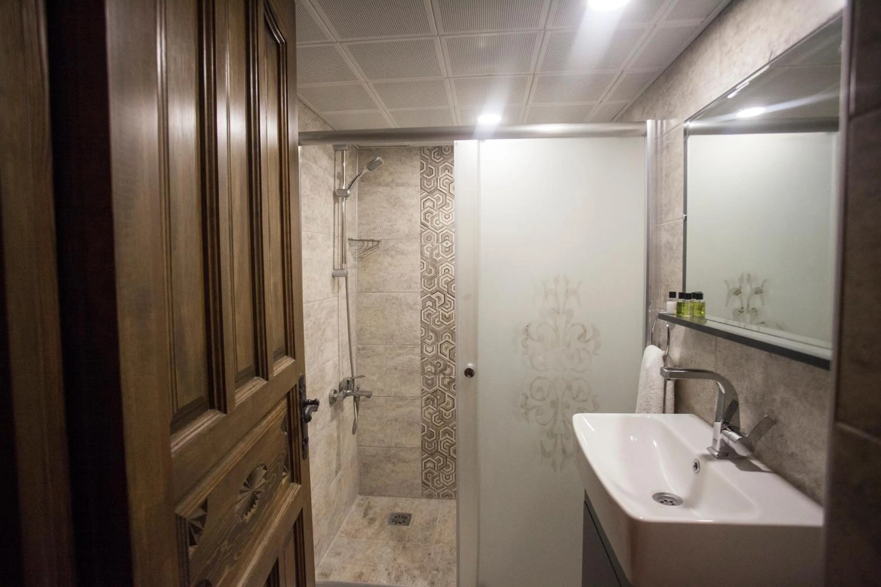 Shower in TÜRKMEN KONAGI HALFETİ BUTİK OTEL