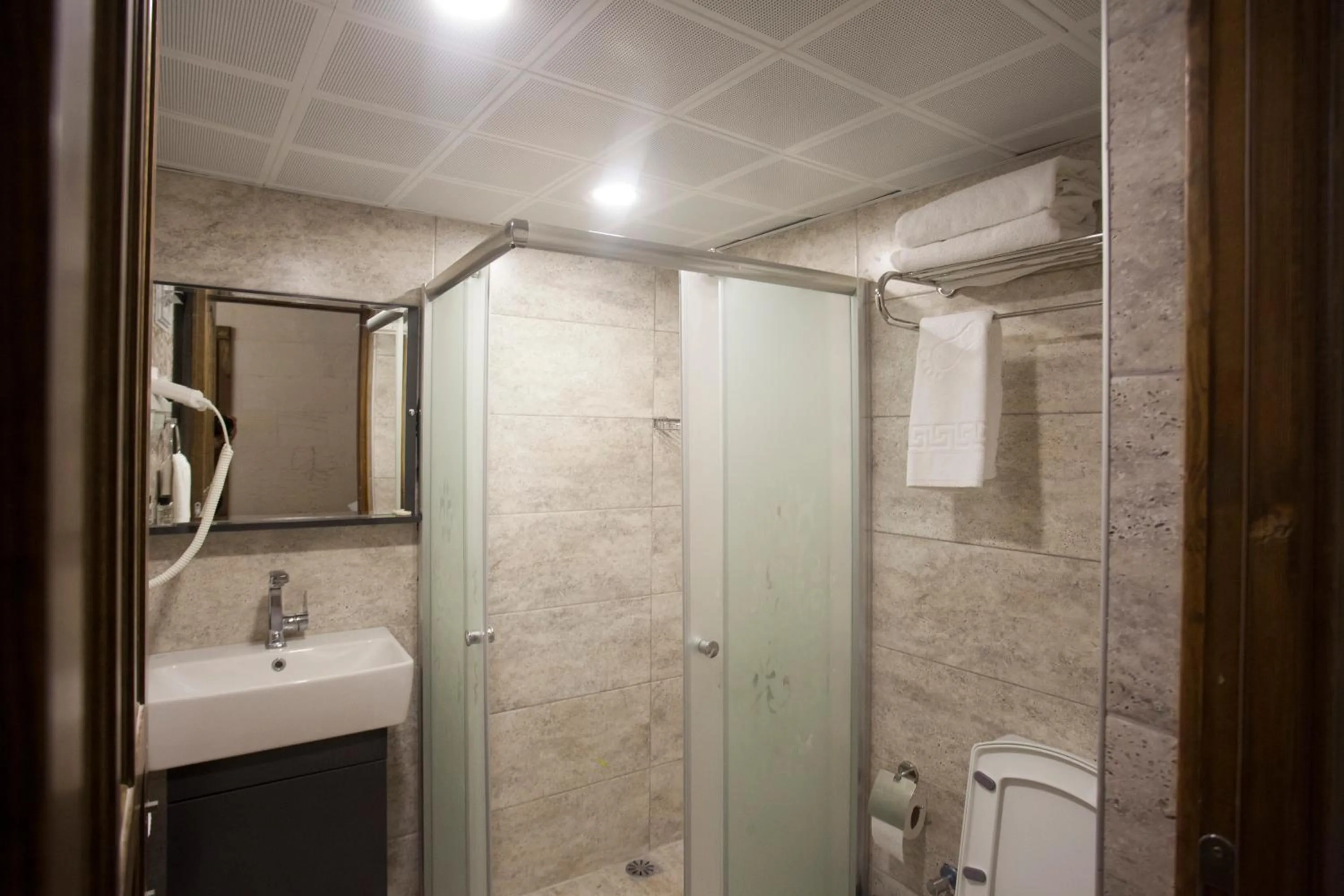 Shower in TÜRKMEN KONAGI HALFETİ BUTİK OTEL