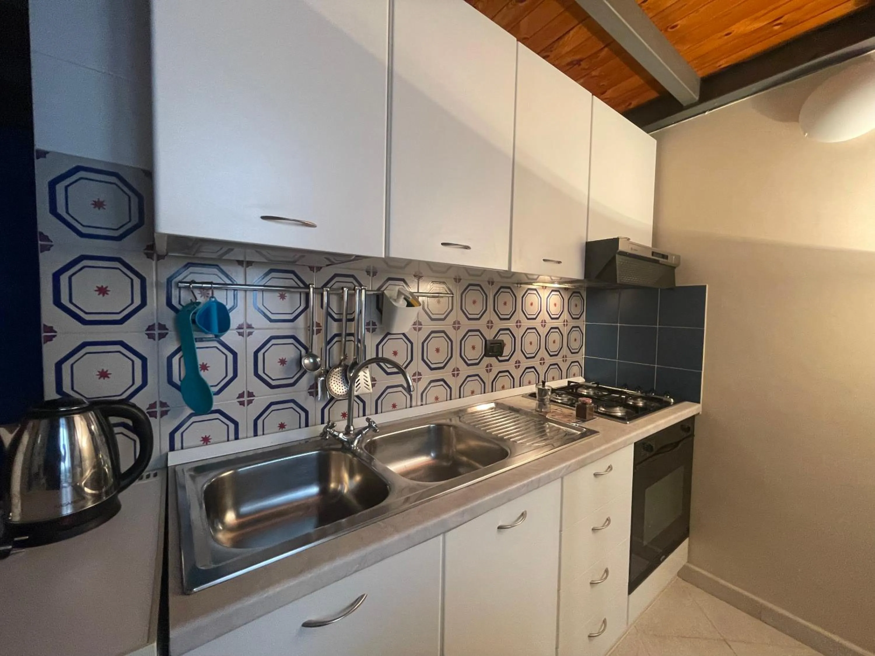 Kitchen or kitchenette in Case Così Apartments - Napoli