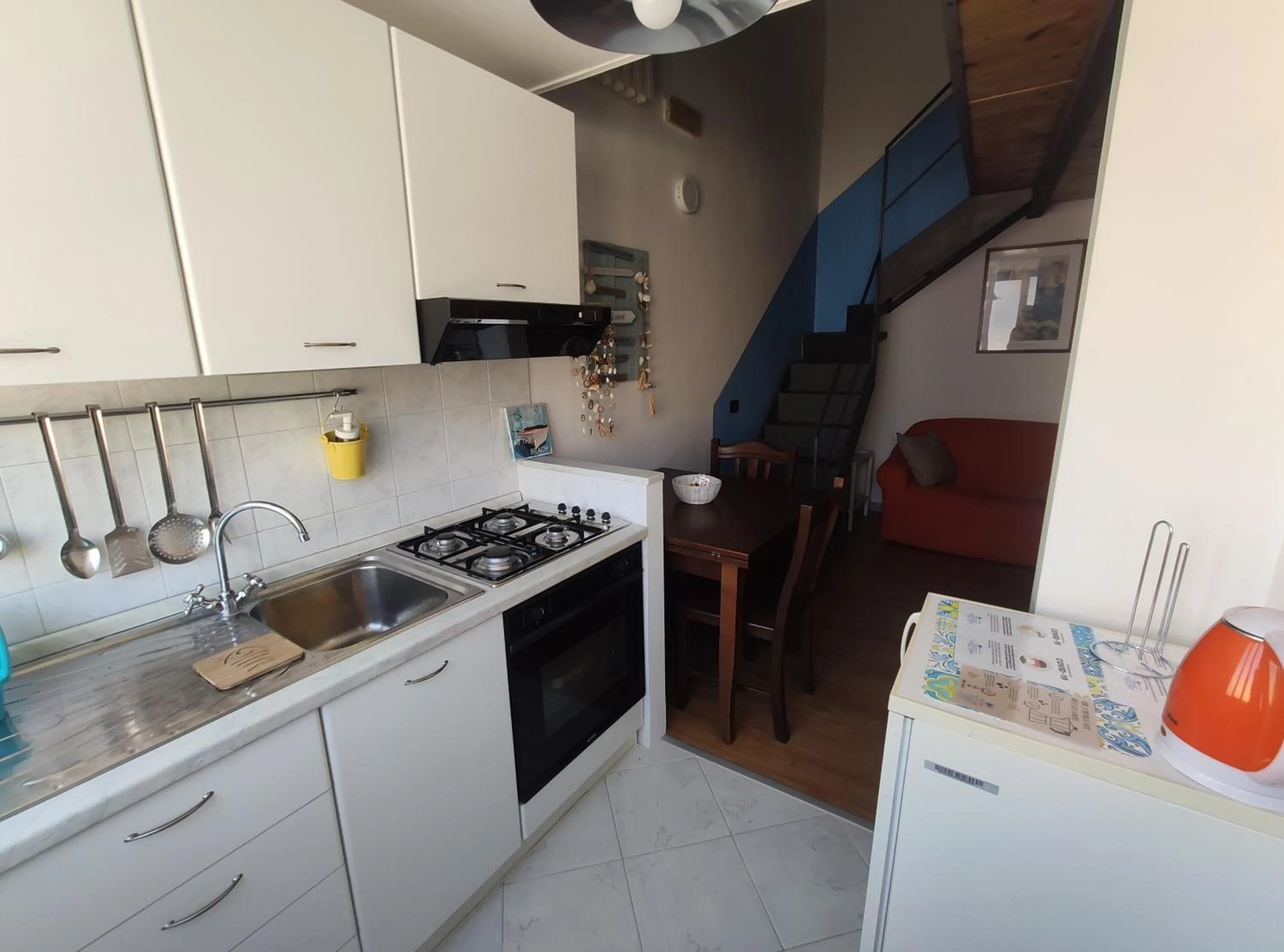 Kitchen or kitchenette in Case Così Apartments - Napoli