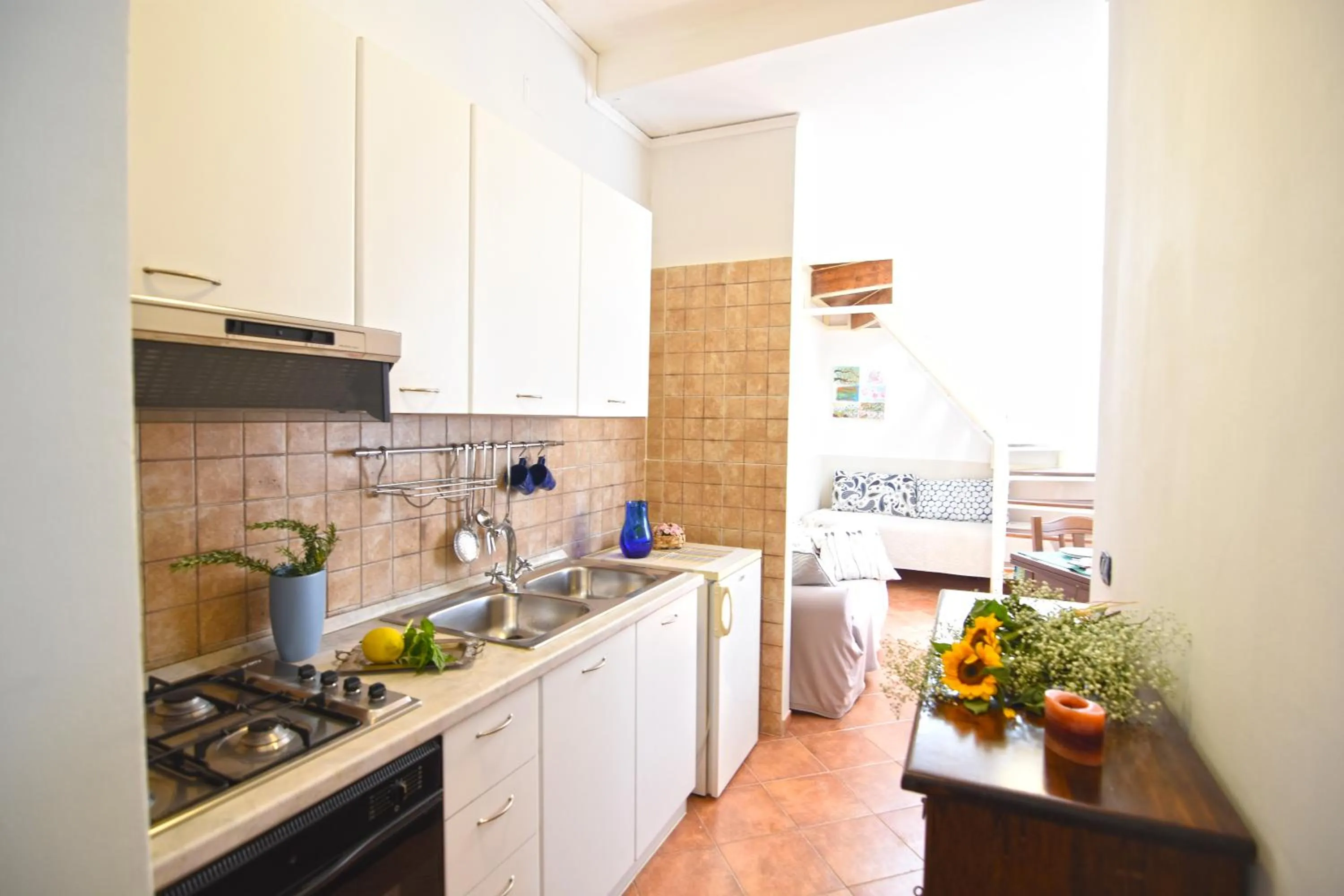 Communal kitchen in Case Così Apartments - Napoli