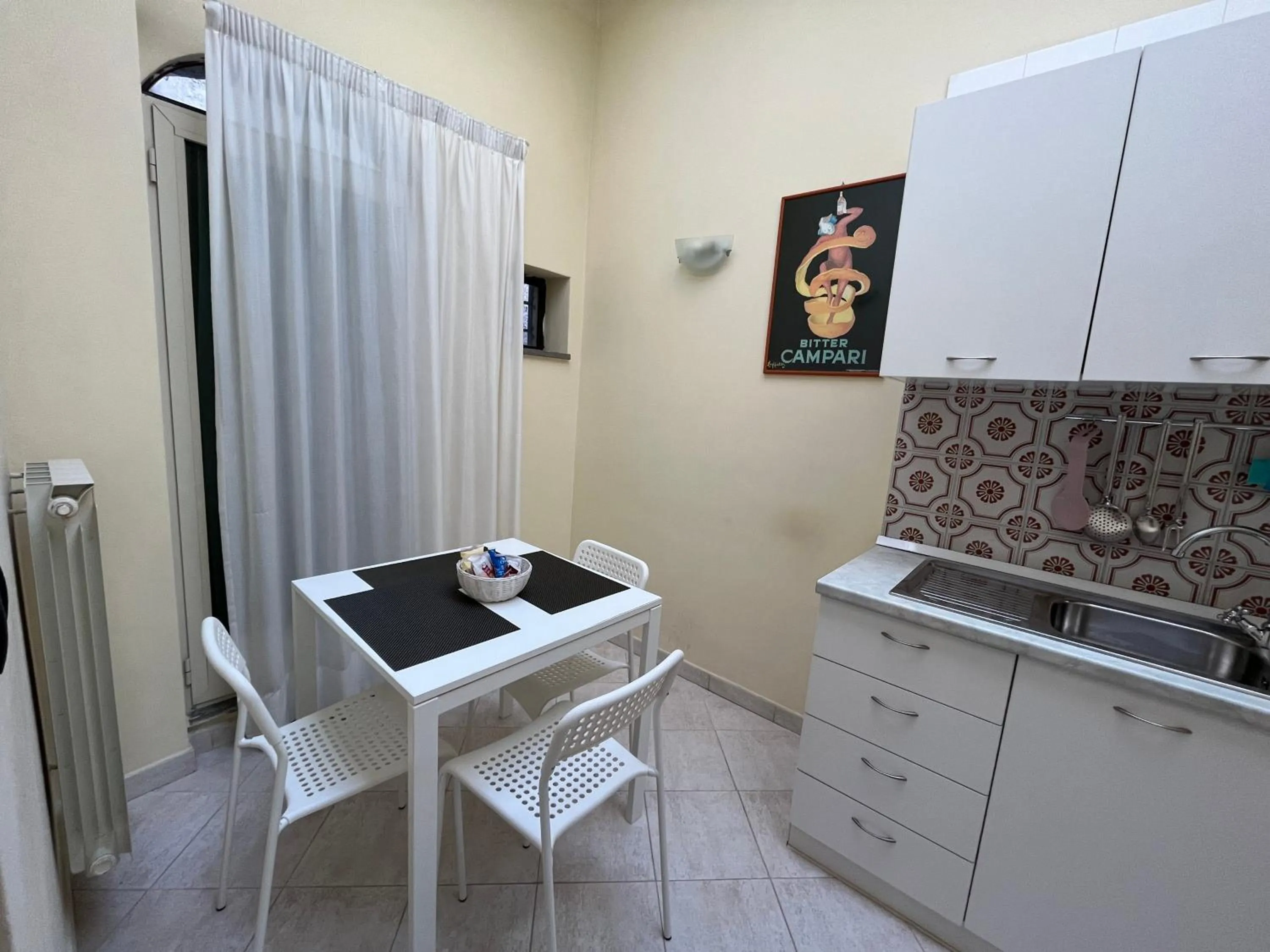 Kitchen or kitchenette in Case Così Apartments - Napoli