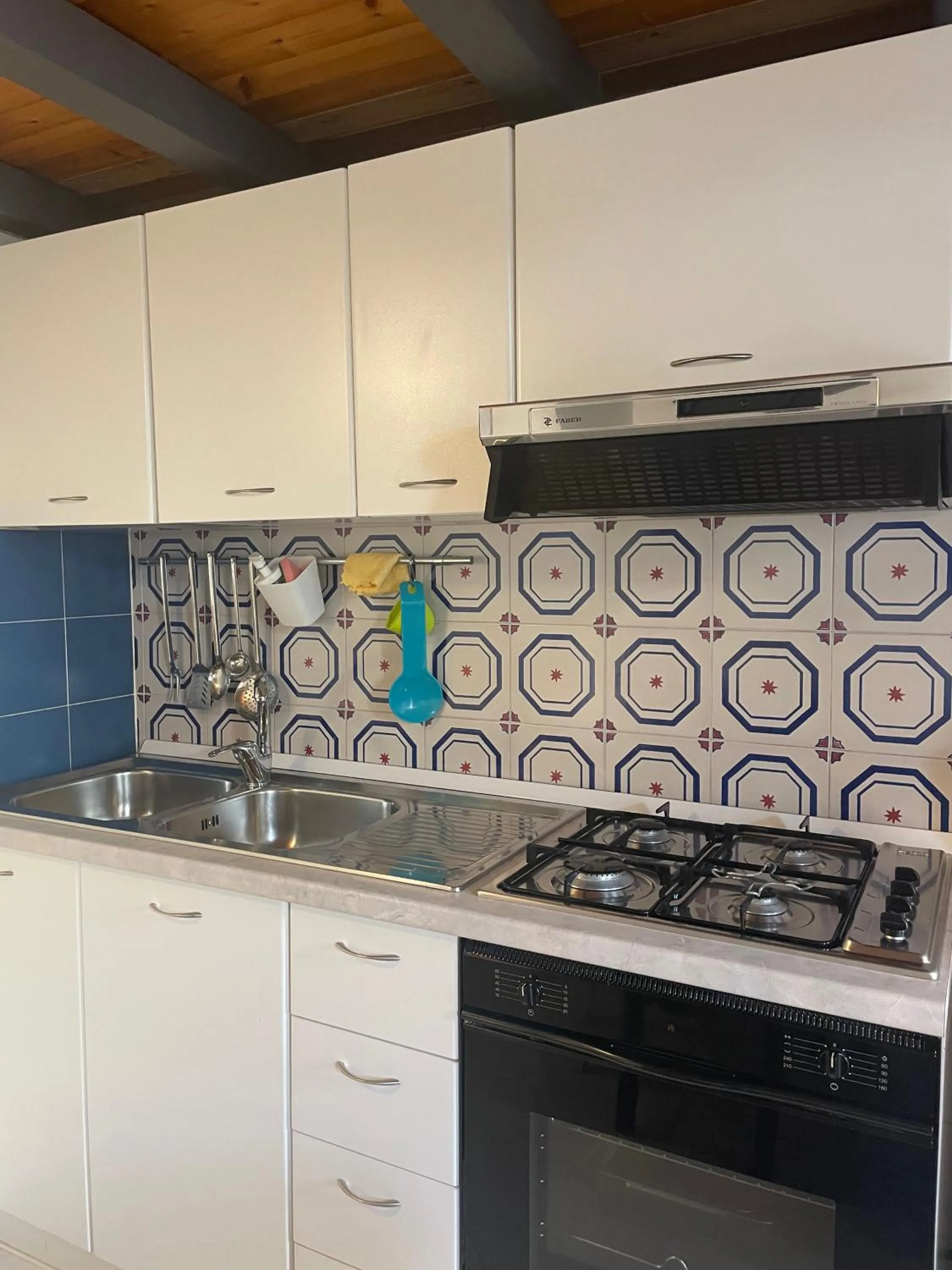 Kitchen or kitchenette in Case Così Apartments - Napoli