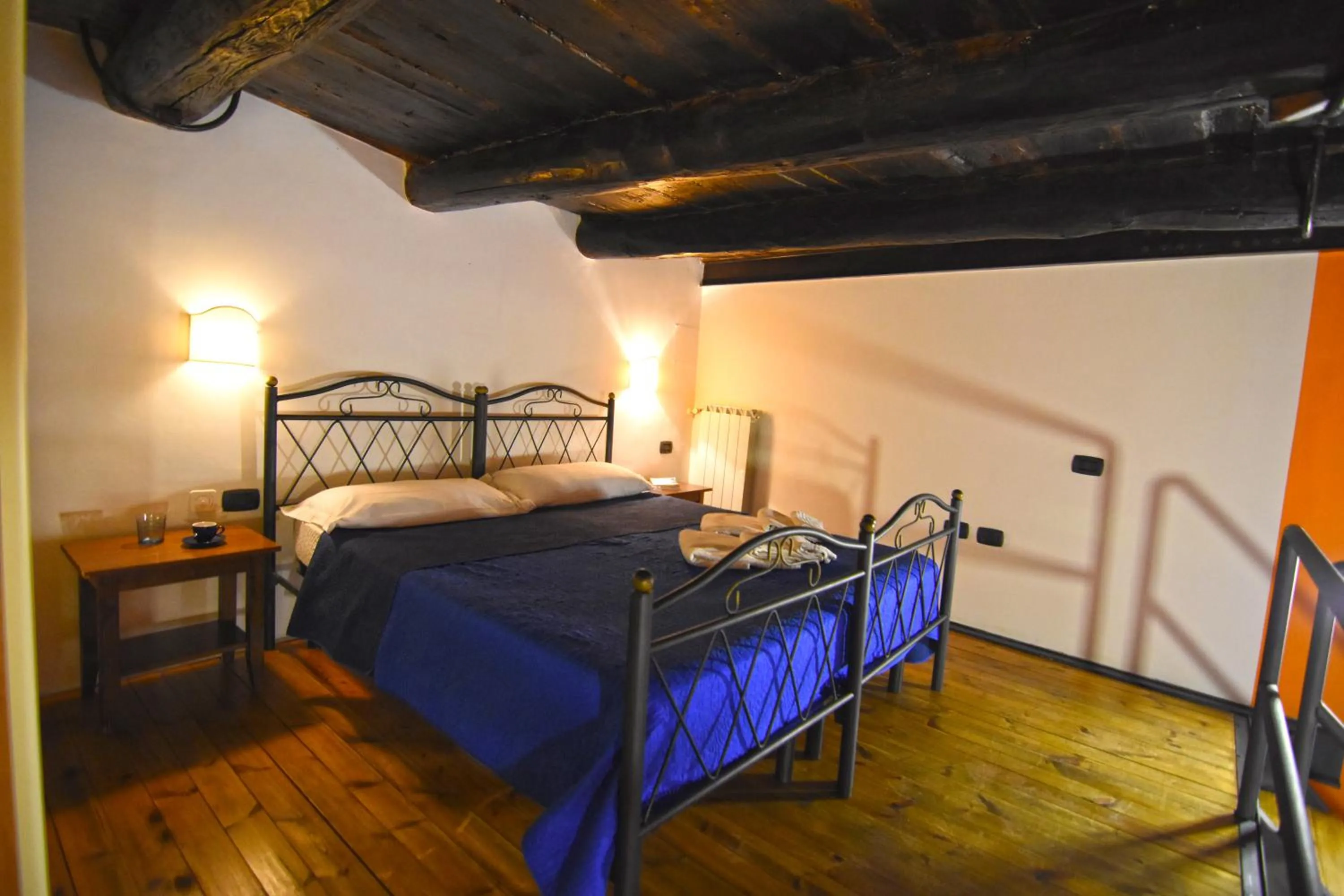 Bedroom, Bed in Case Così Apartments - Napoli