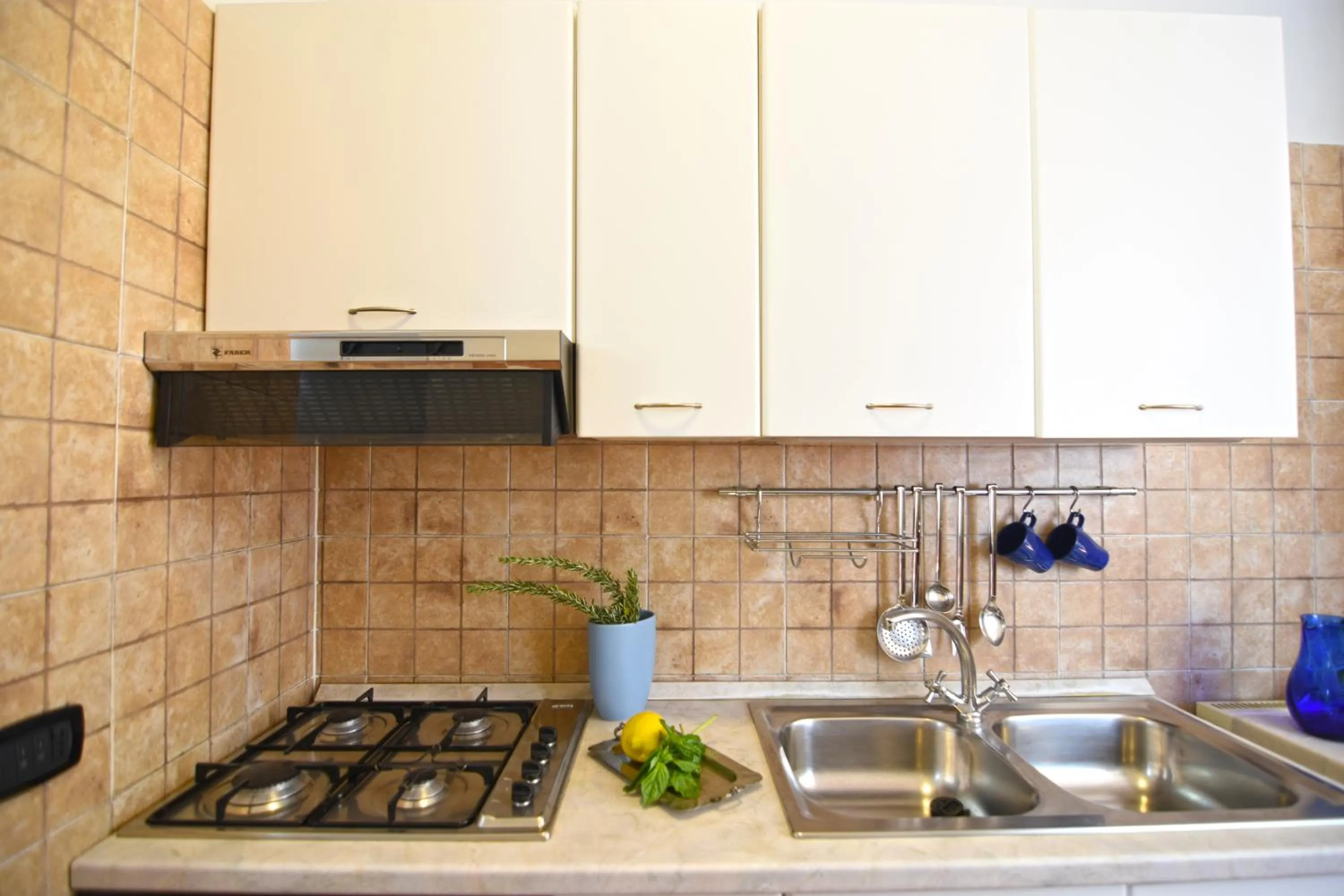 Kitchen or kitchenette in Case Così Apartments - Napoli