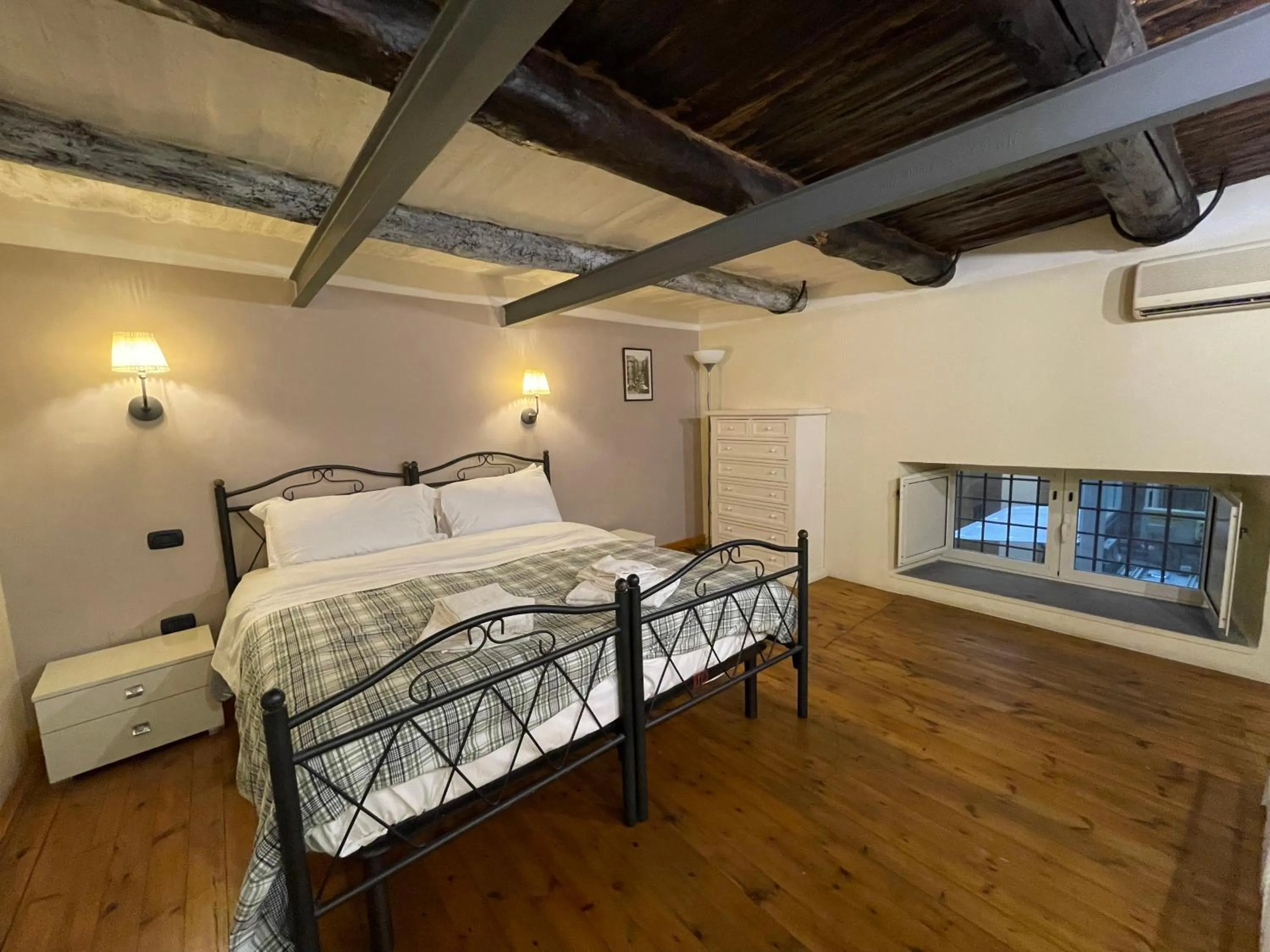 microwave, Bed in Case Così Apartments - Napoli