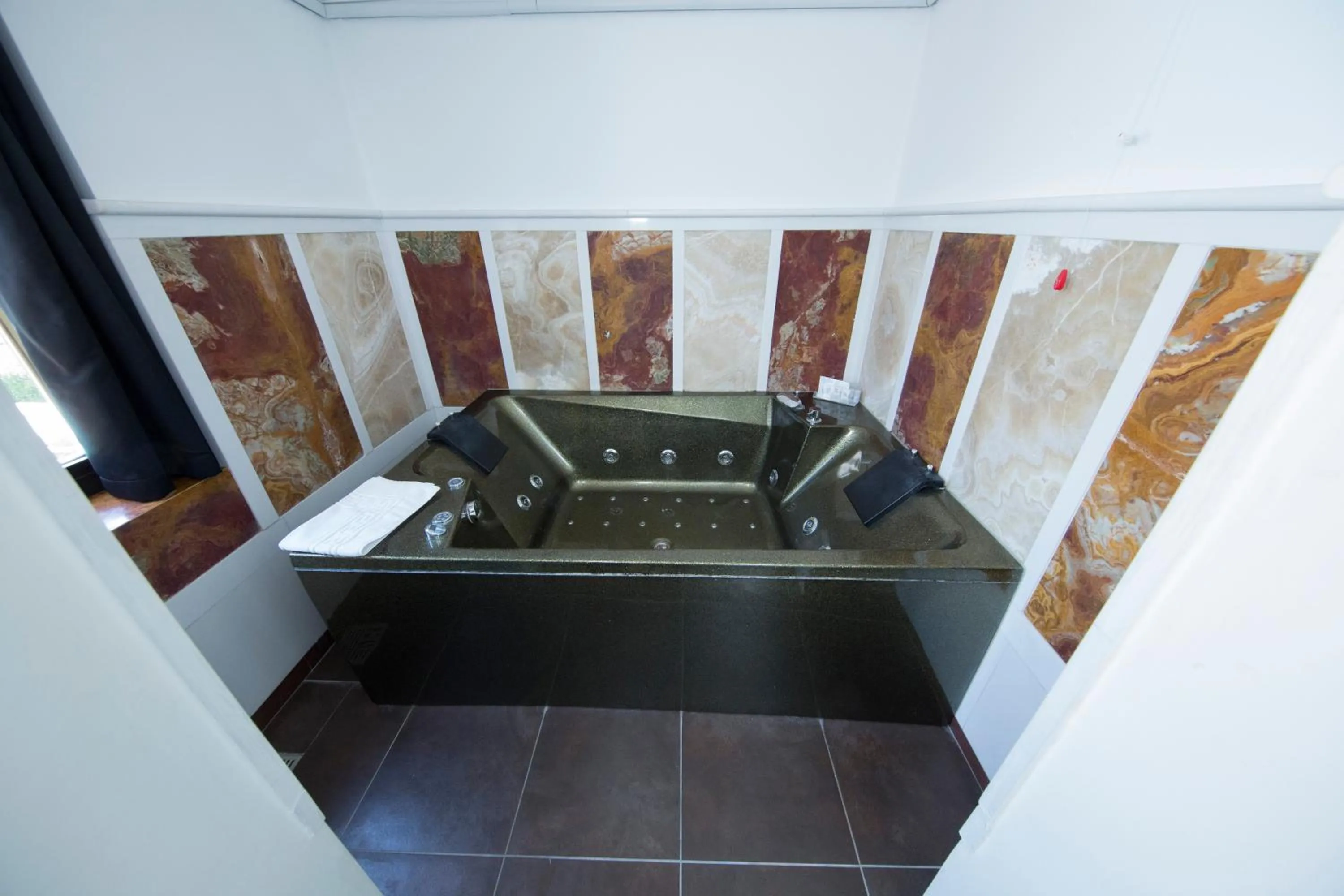 Bath in Mancini Park Hotel