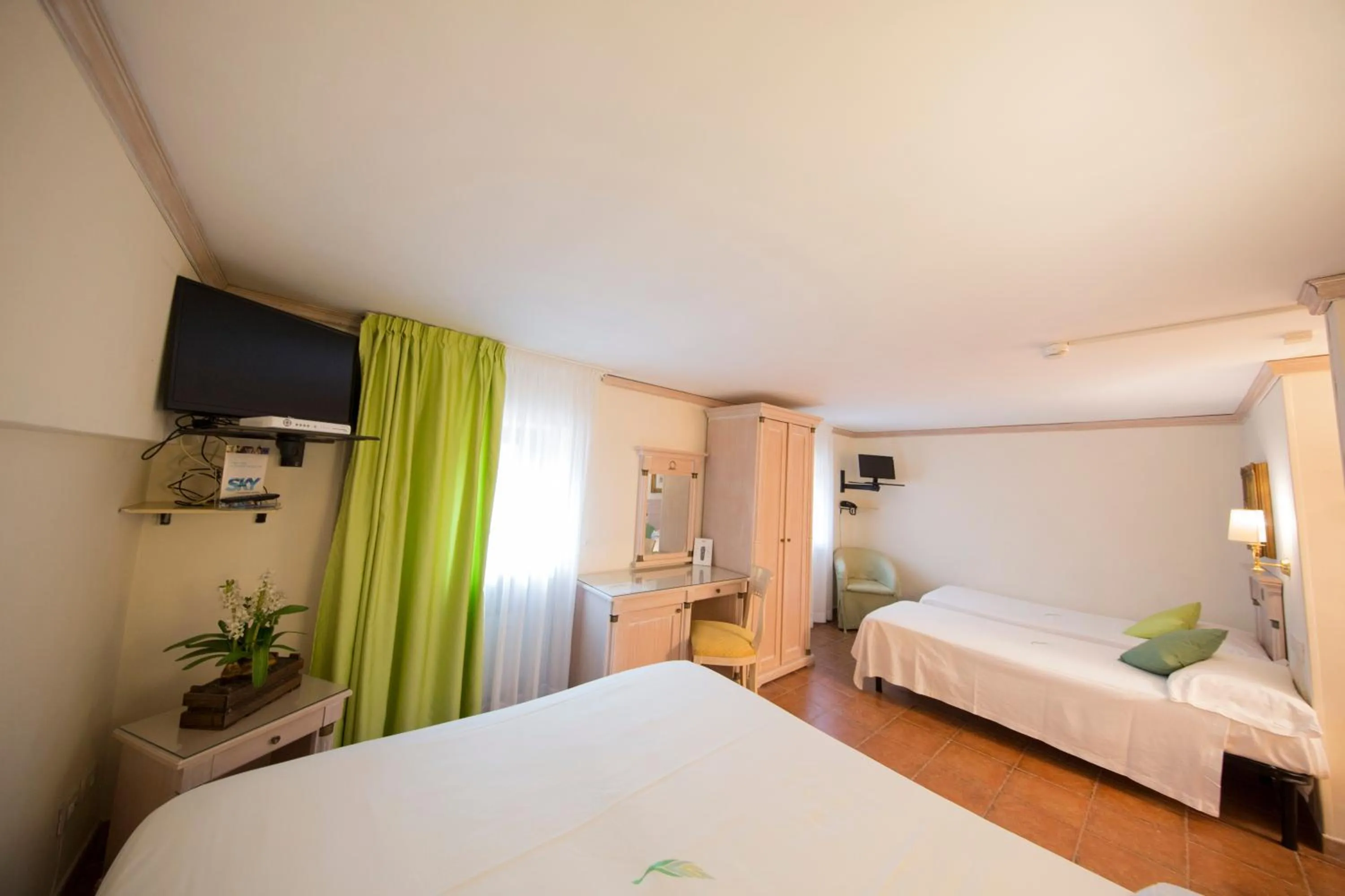 Photo of the whole room, Bed in Mancini Park Hotel