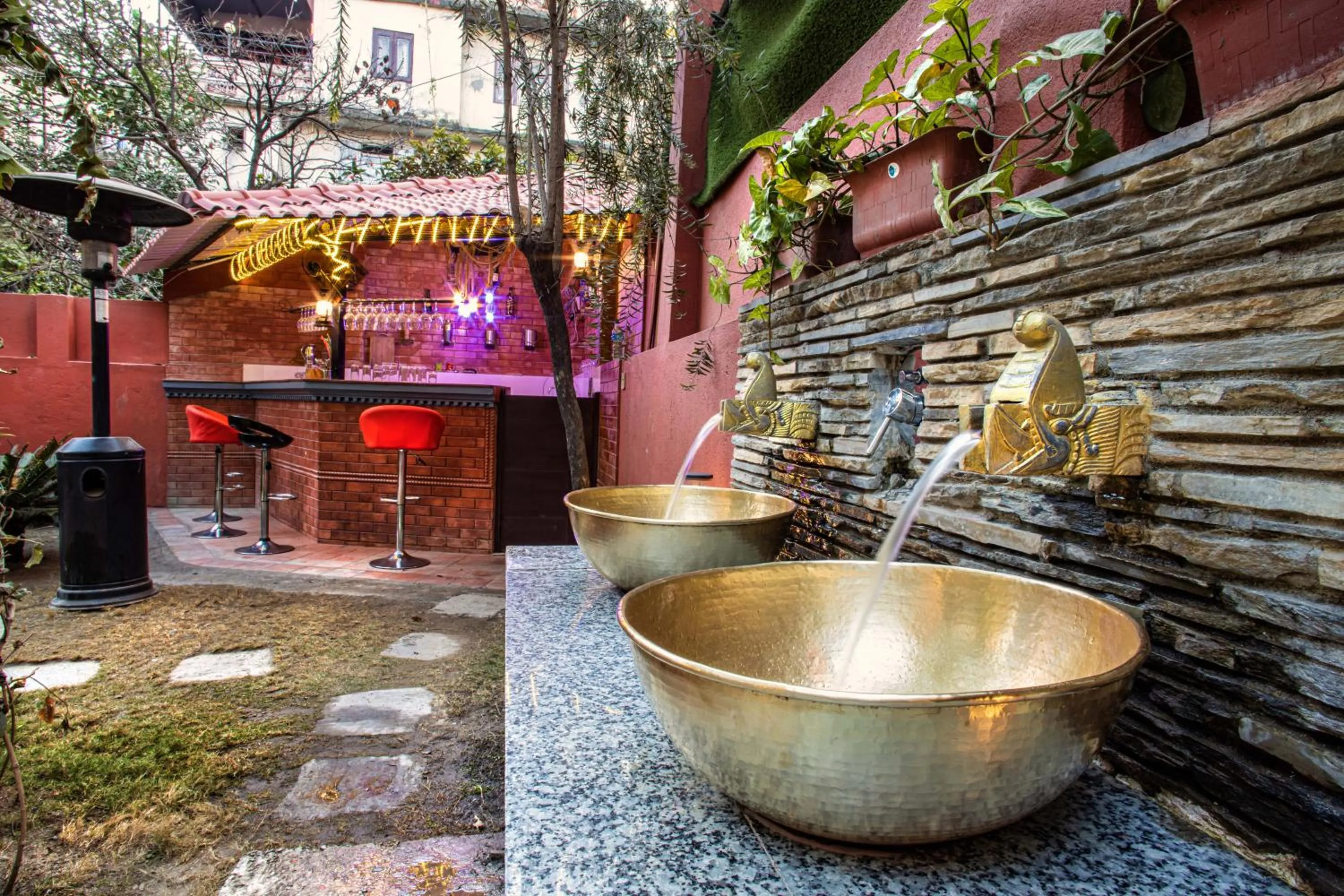 Restaurant/places to eat in Hotel BnB Mhepi