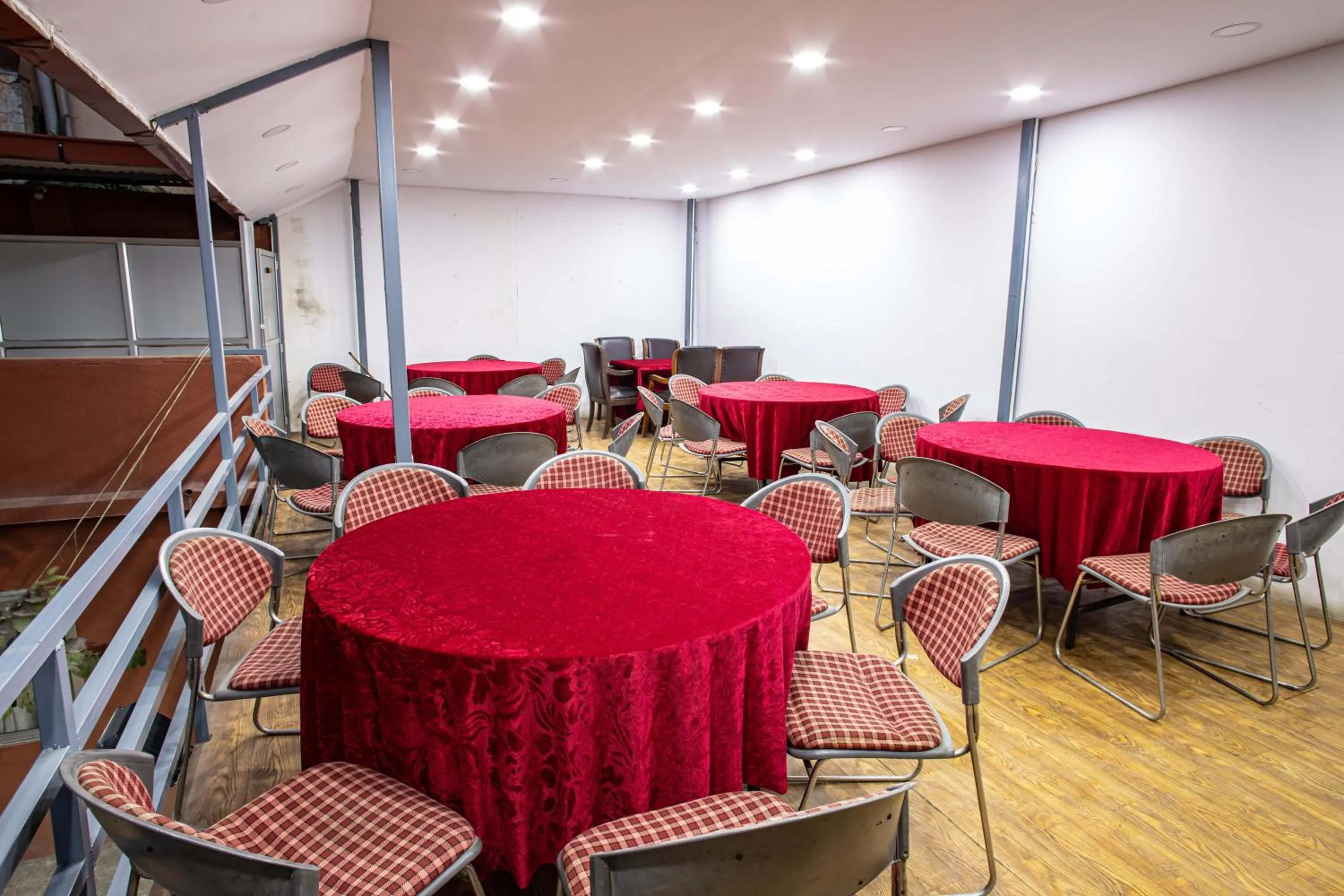 Restaurant/places to eat in Hotel BnB Mhepi