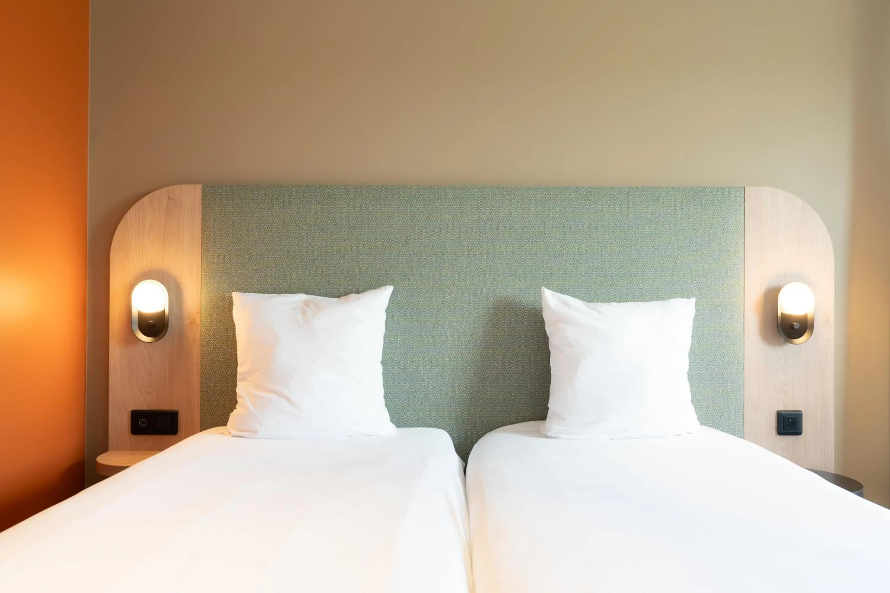 Bed in Hôtel Akena Reims Bezannes