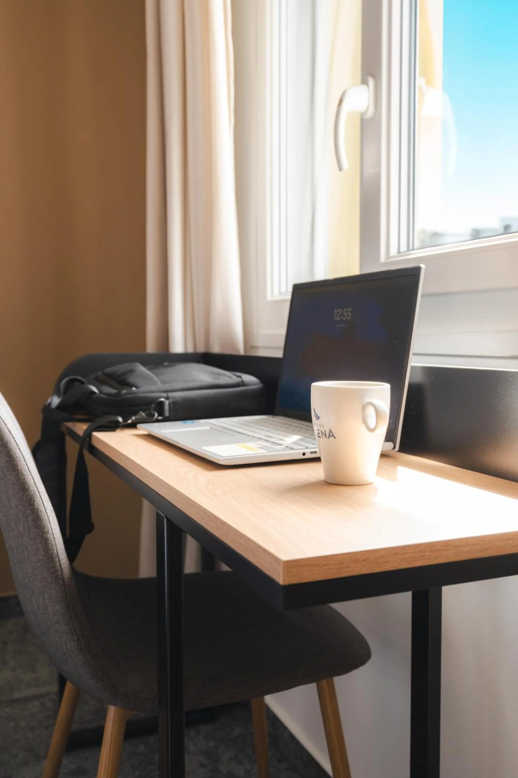 Photo of the whole room in Hôtel Akena Reims Bezannes