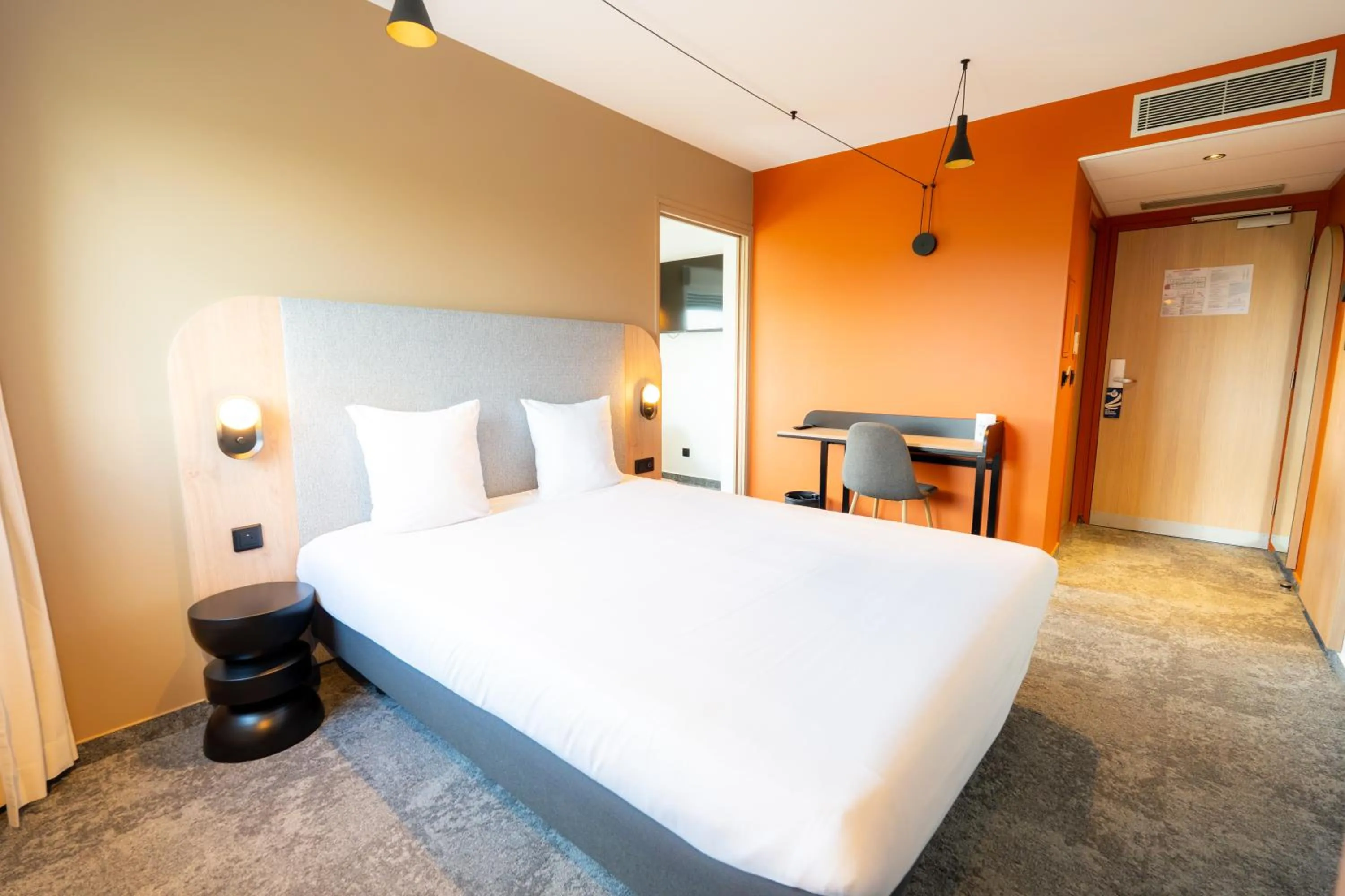 Bed in Hôtel Akena Reims Bezannes