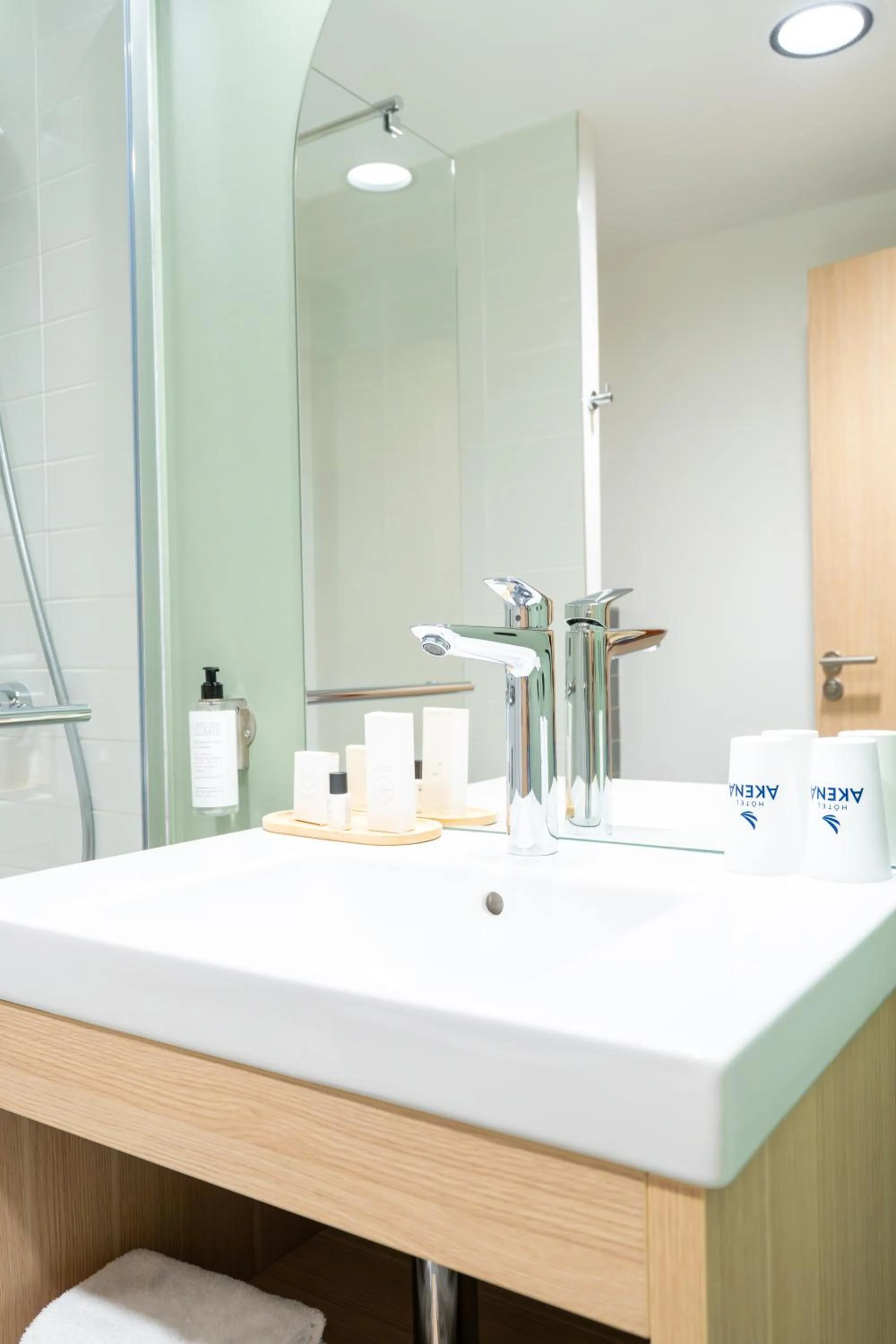 Bathroom in Hôtel Akena Reims Bezannes