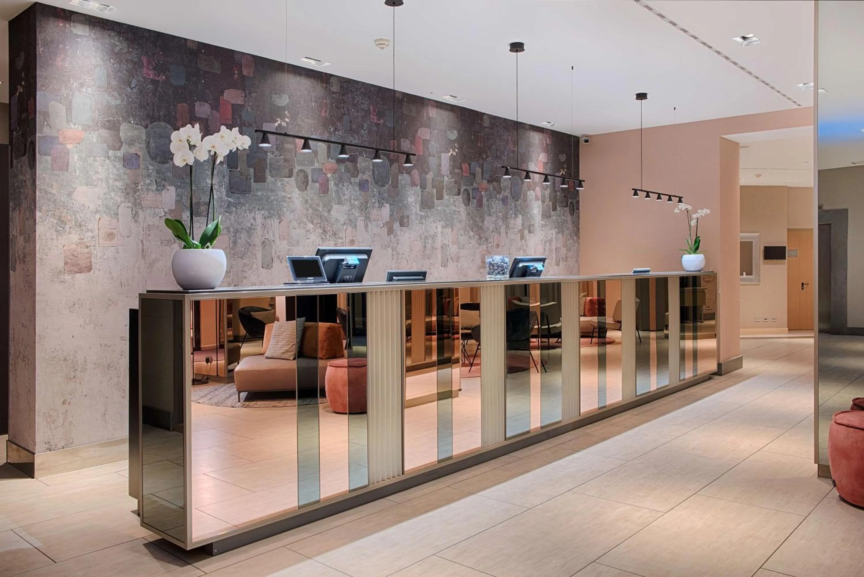 Lobby or reception in NH Bologna De La Gare