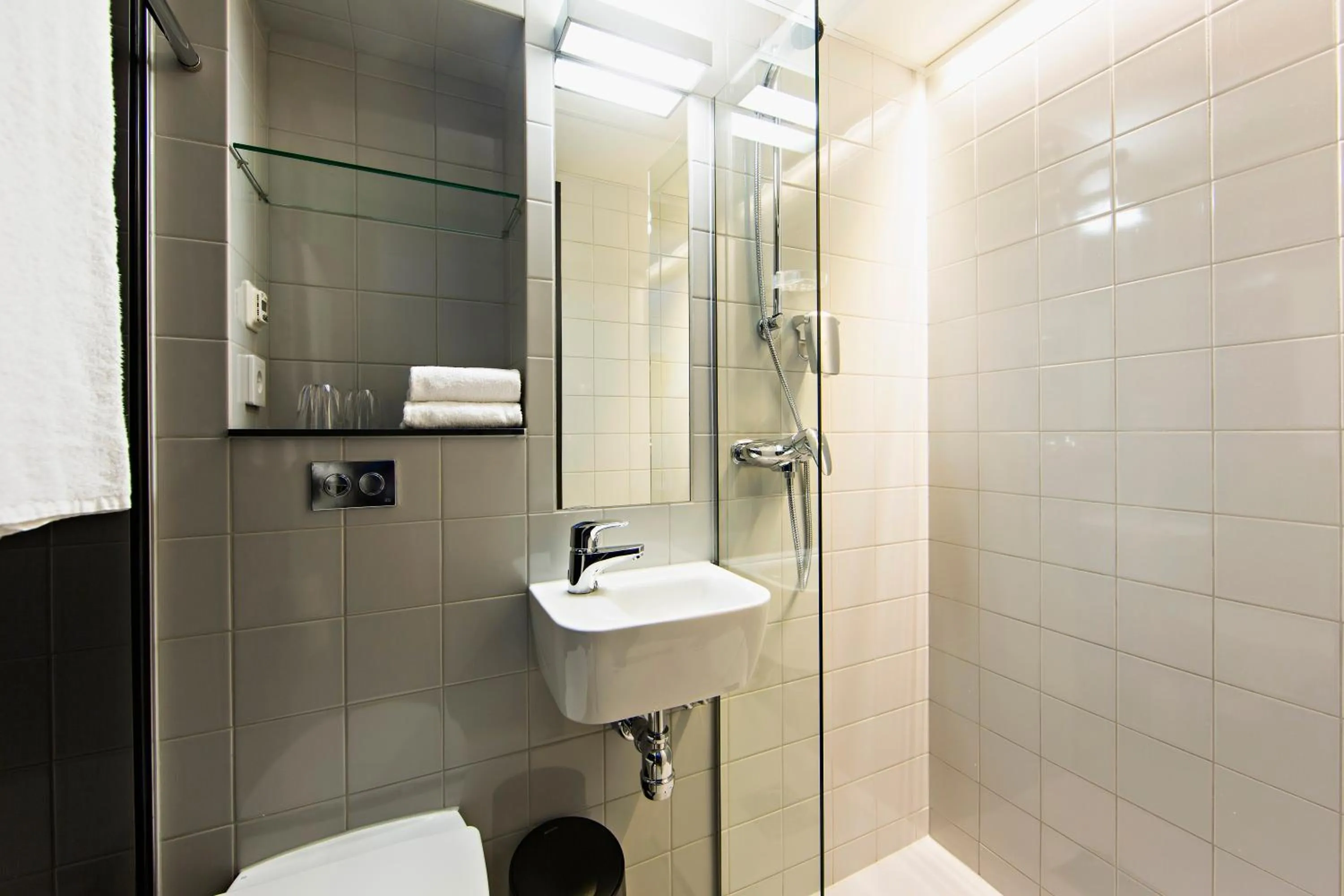 Shower in Comfort Hotel City