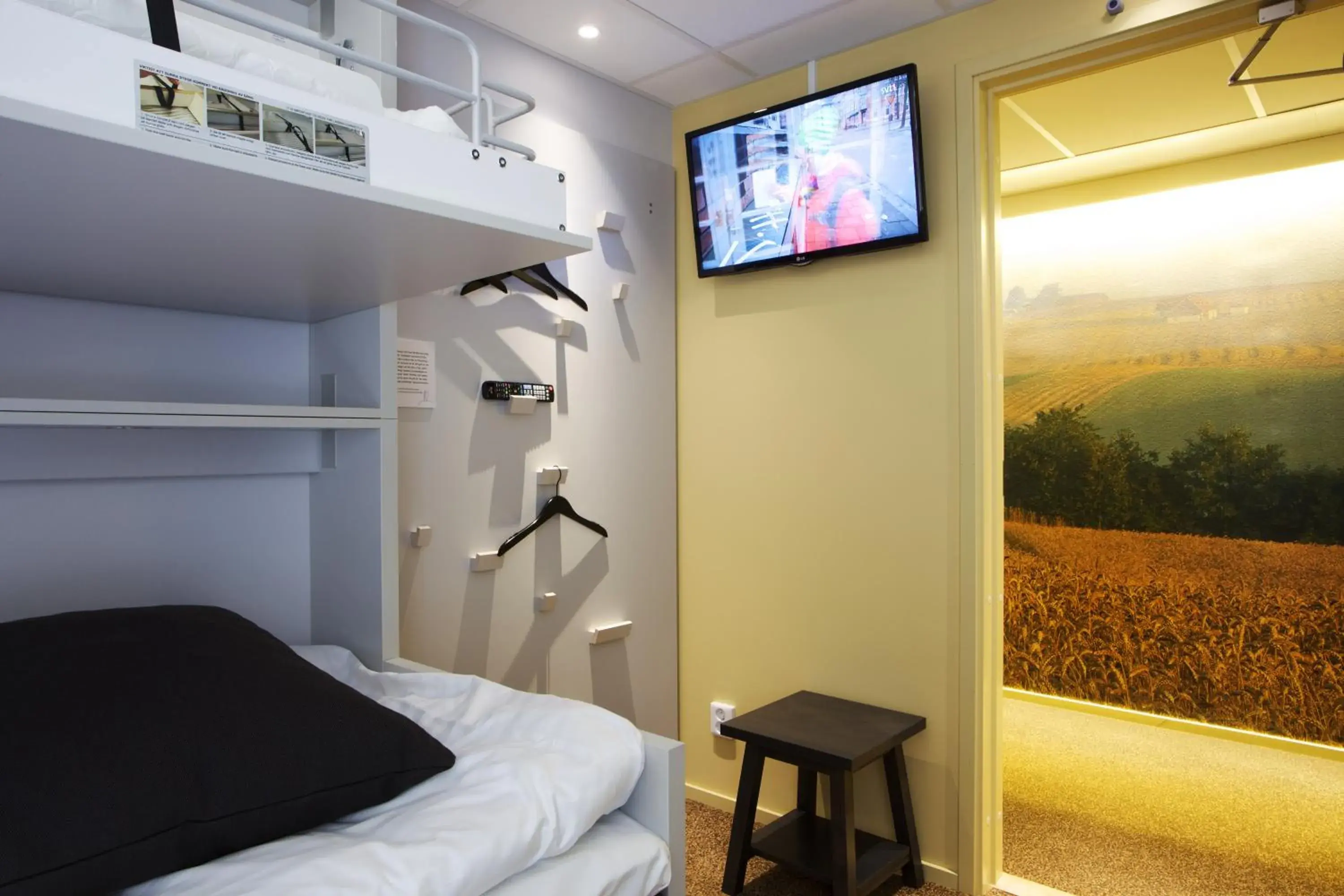 TV and multimedia, Bed in Comfort Hotel City TV and multimedia, Bed in Comfort Hotel City