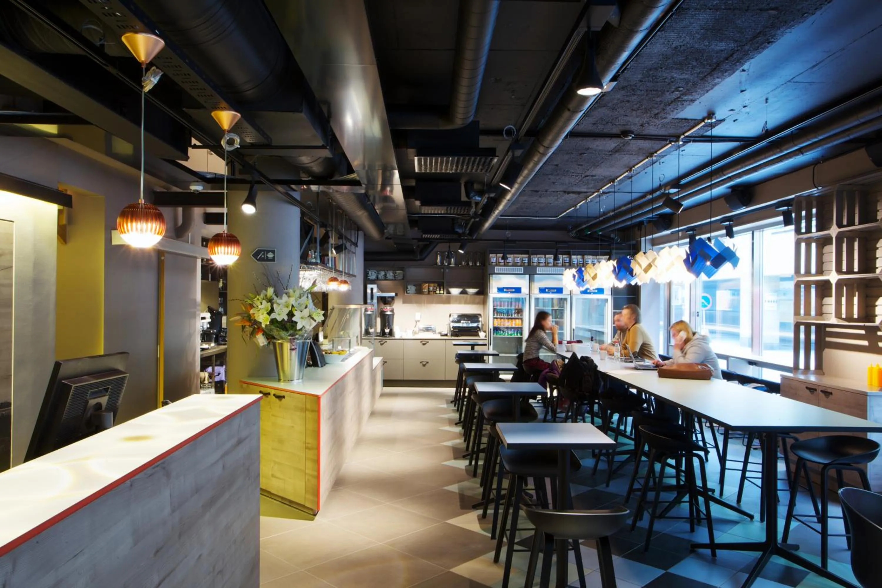 Restaurant/places to eat in Comfort Hotel City