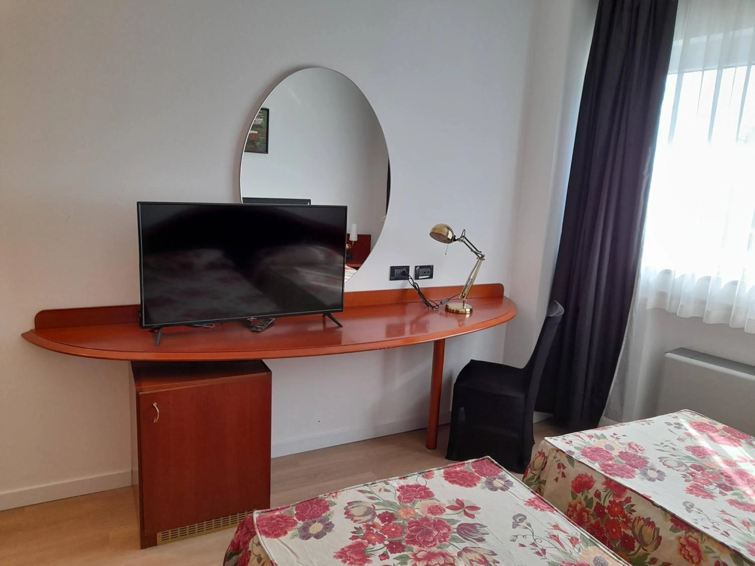 TV and multimedia, Bed in Hotel Donizetti