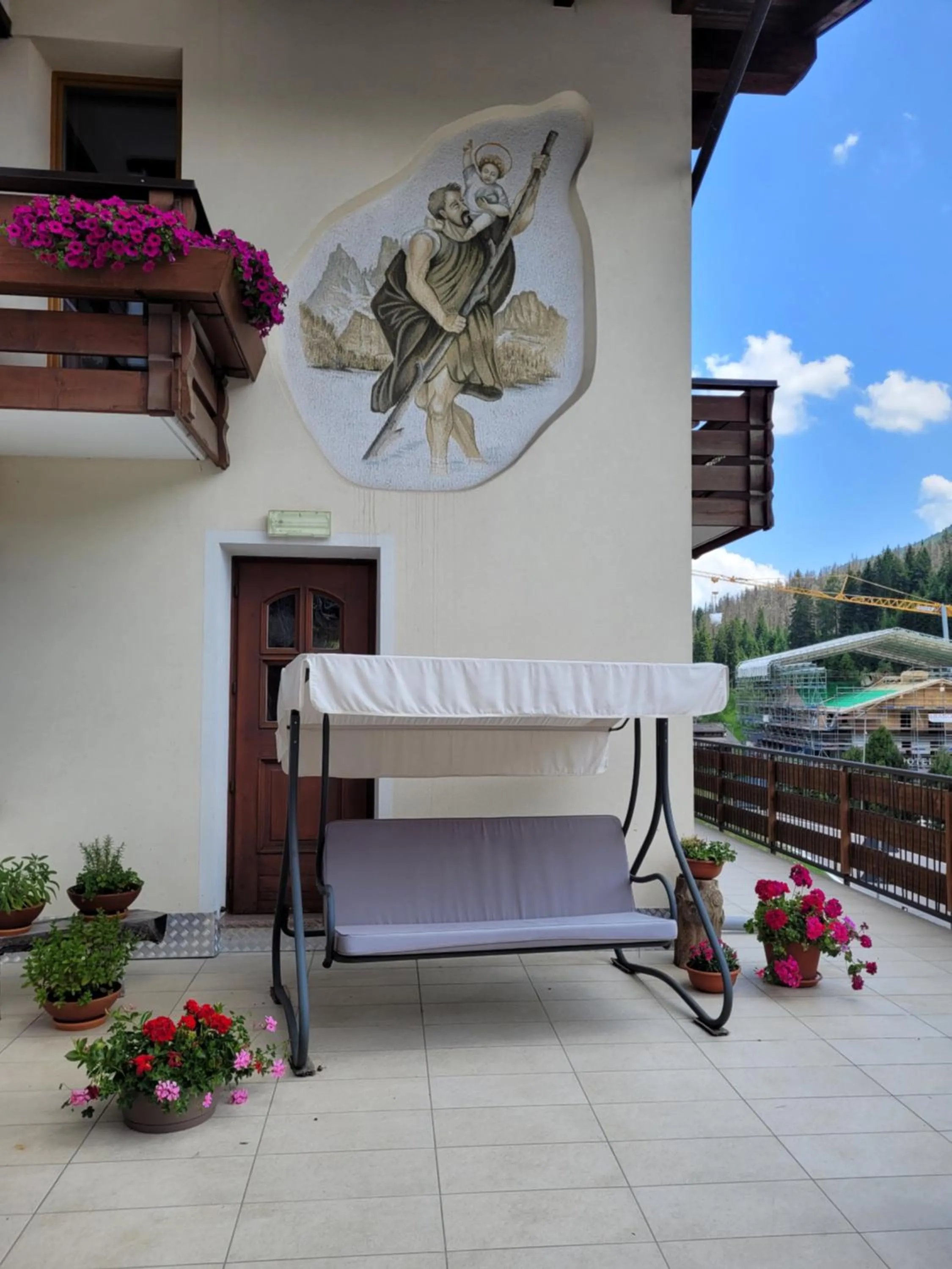 Property building in Hotel Garni Royal