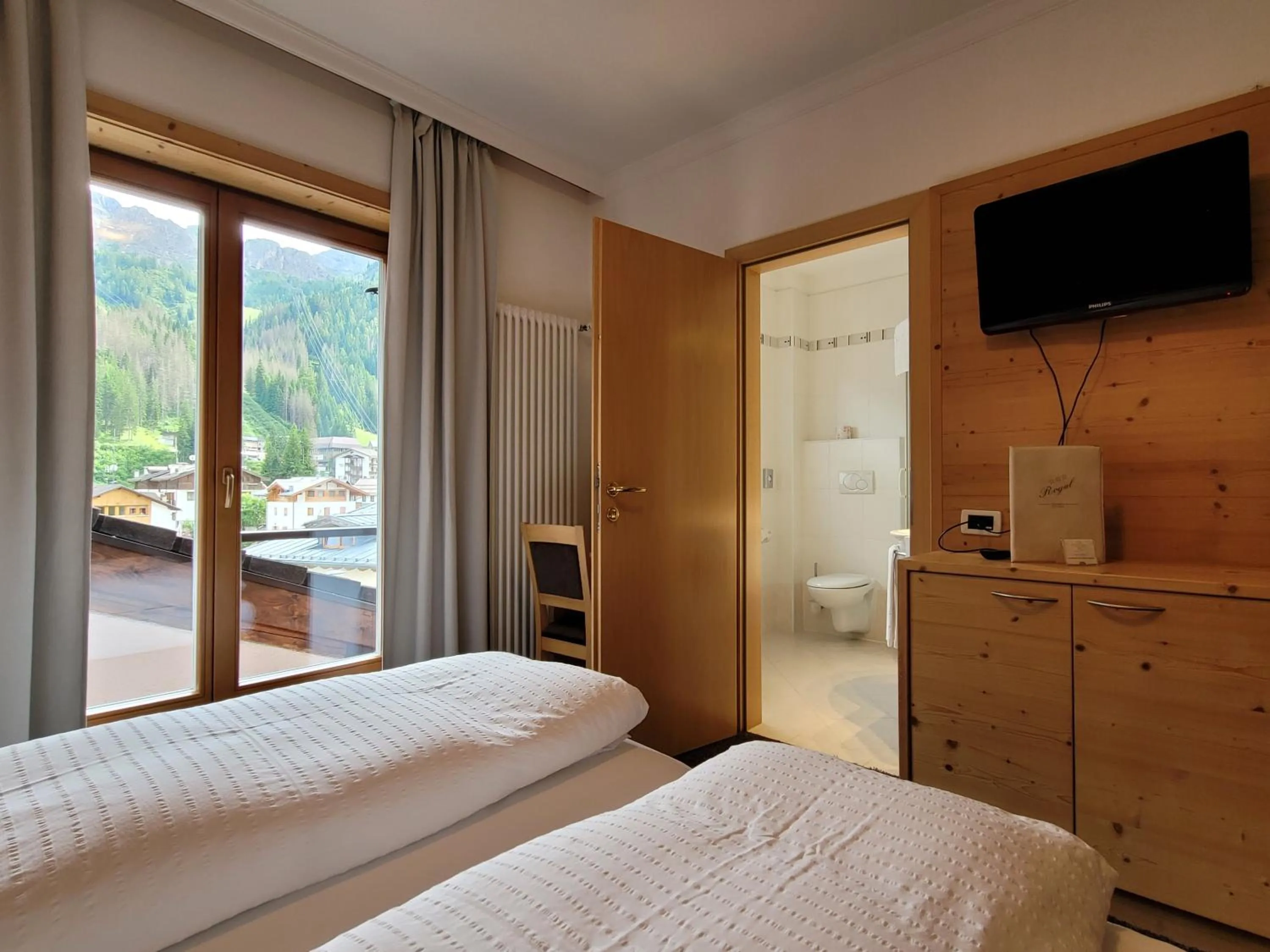 TV and multimedia, Bed in Hotel Garni Royal