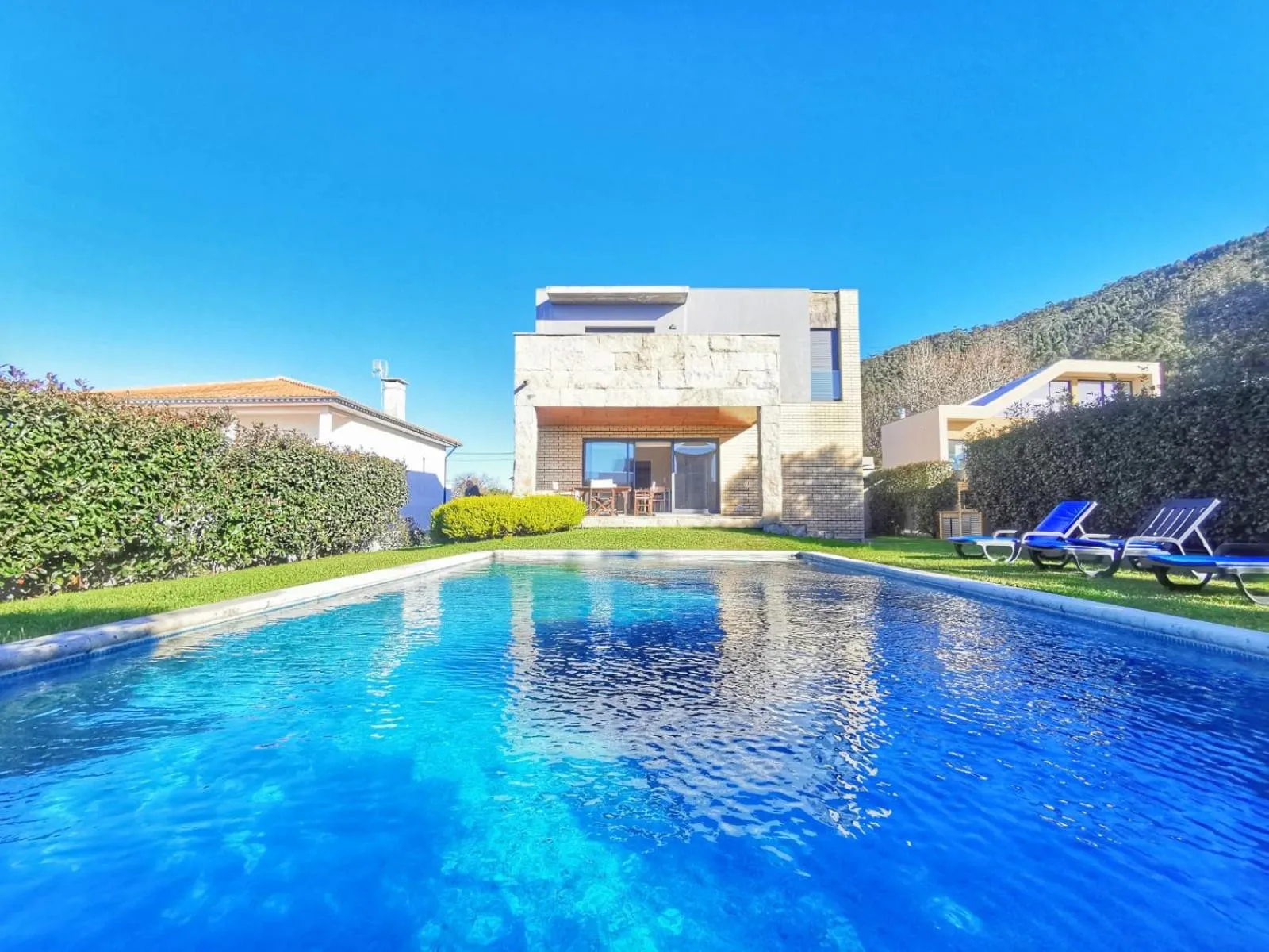 Hill & Beach house