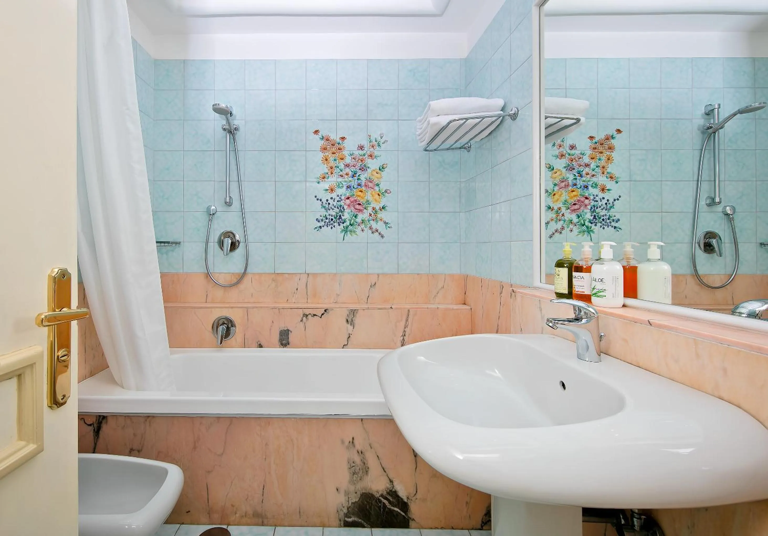 Bathroom in Hotel Syrene