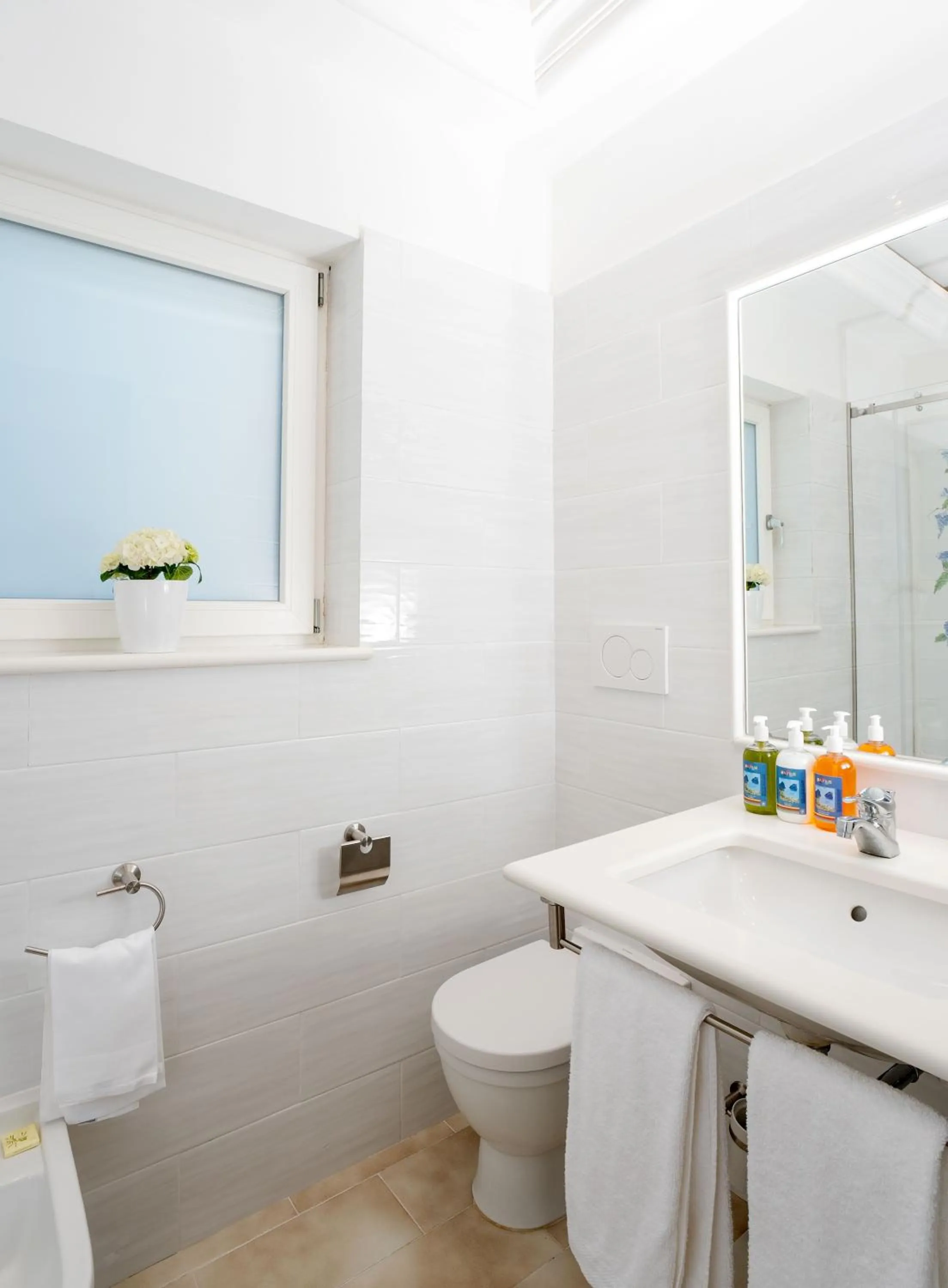 Toilet in Hotel Syrene